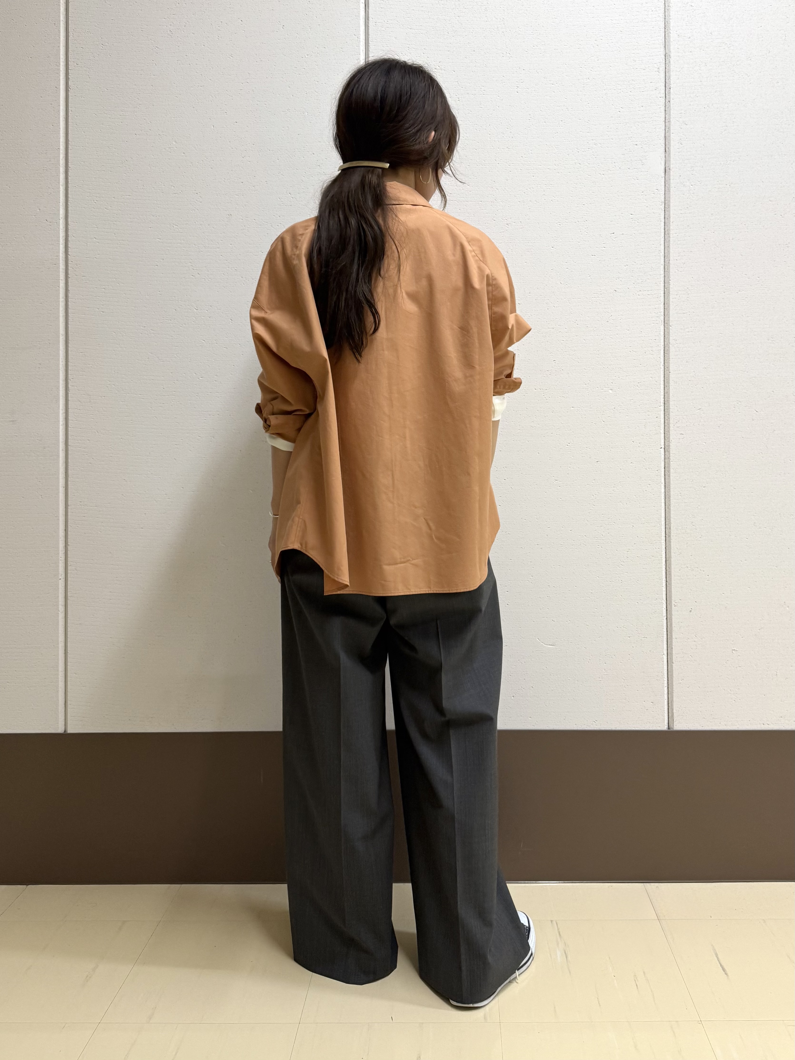 mamiさんの「INDIVI｜コットンドルマンシャツ」を使ったコーディネート