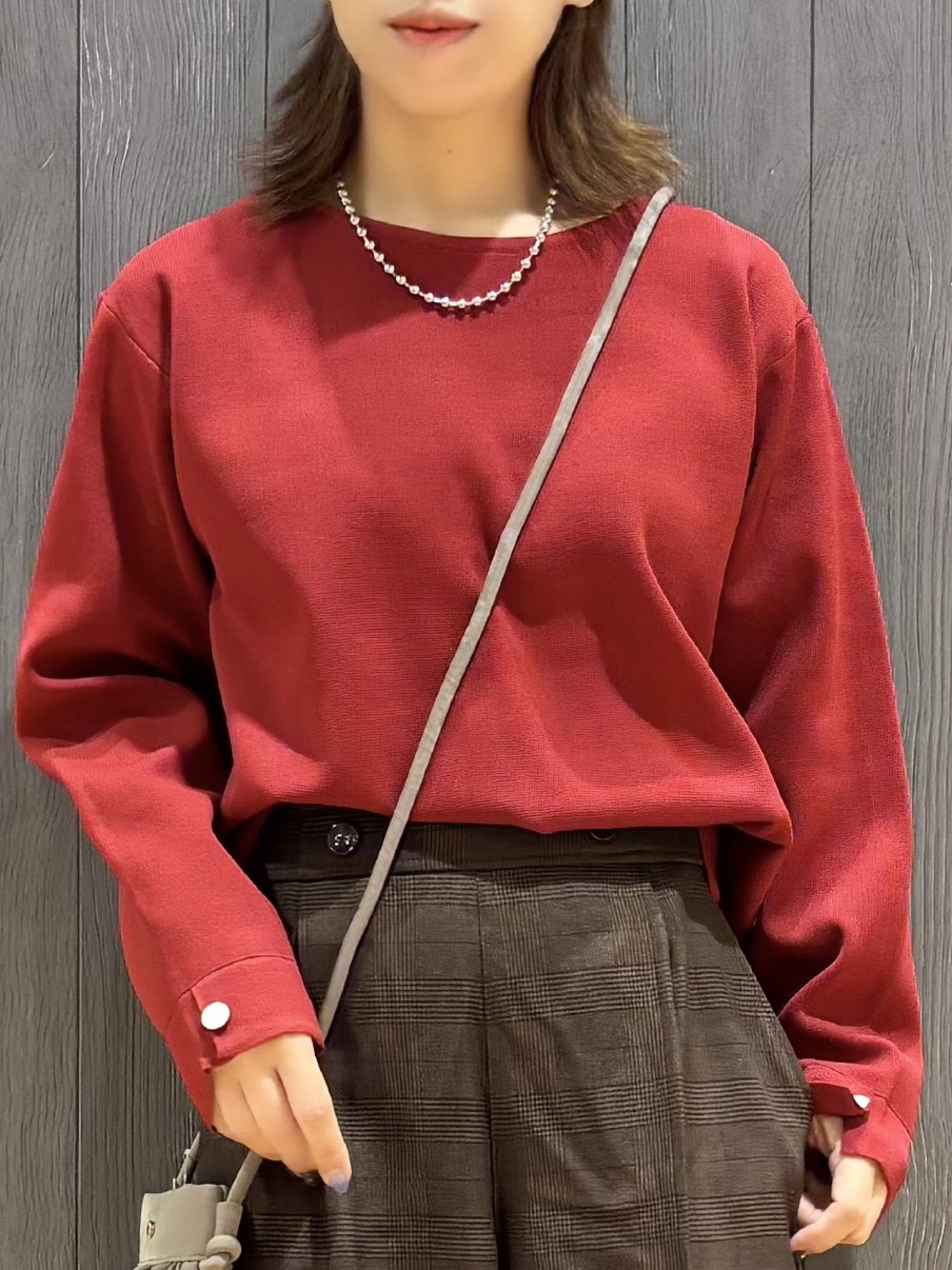 meiさんの「SHOO･LA･RUE｜【洗濯機可/S-LL】抜け感ある着こなしに 金ボタン付き スポンディッシュ クルーネックニット」を使ったコーディネート