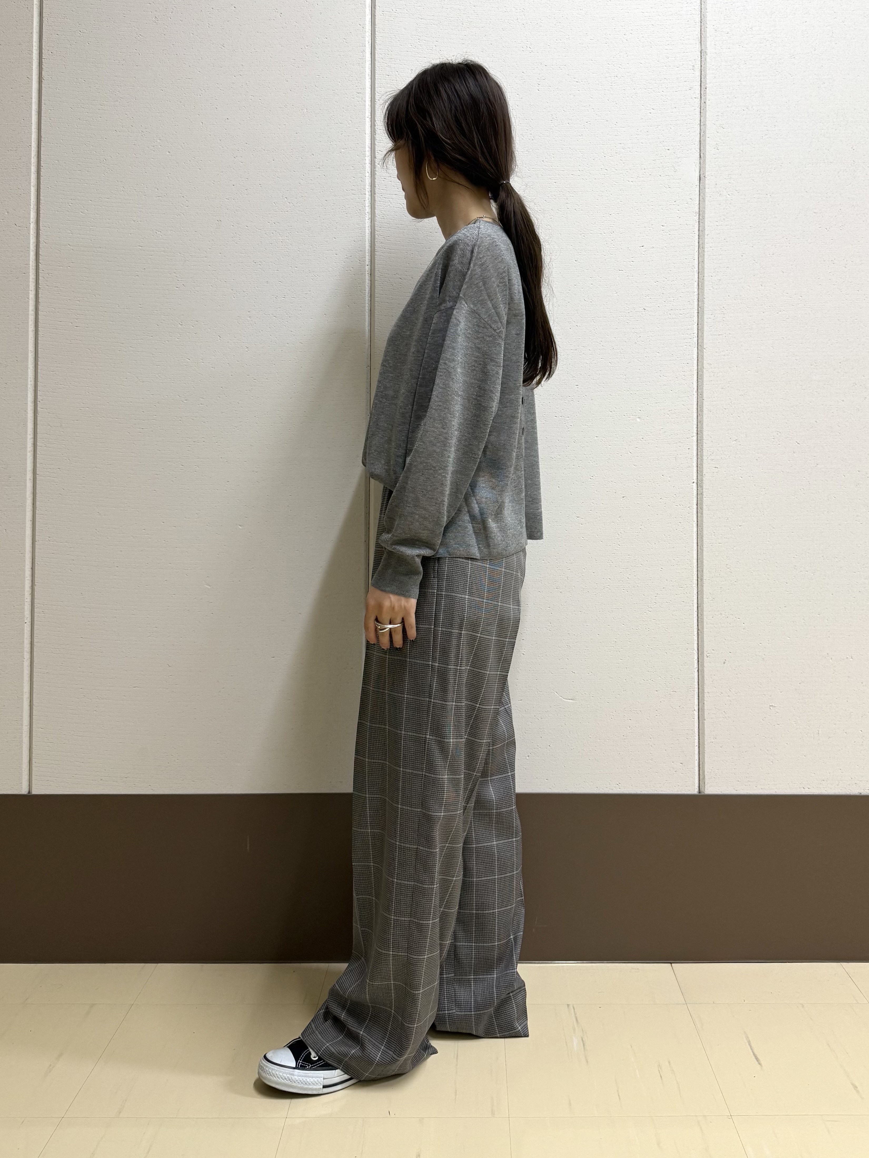 mamiさんの「INDIVI｜【アンサンブル可/秋羽織り/シアー】前後2WAYカーディガン」を使ったコーディネート