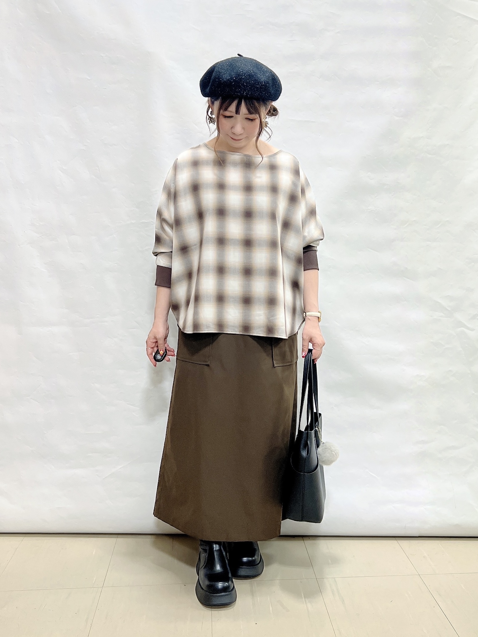 YUIさんの「SHOO･LA･RUE｜【着丈選べる/洗濯後しわになりにくい】インせず着られる ドルマンブラウス」を使ったコーディネート
