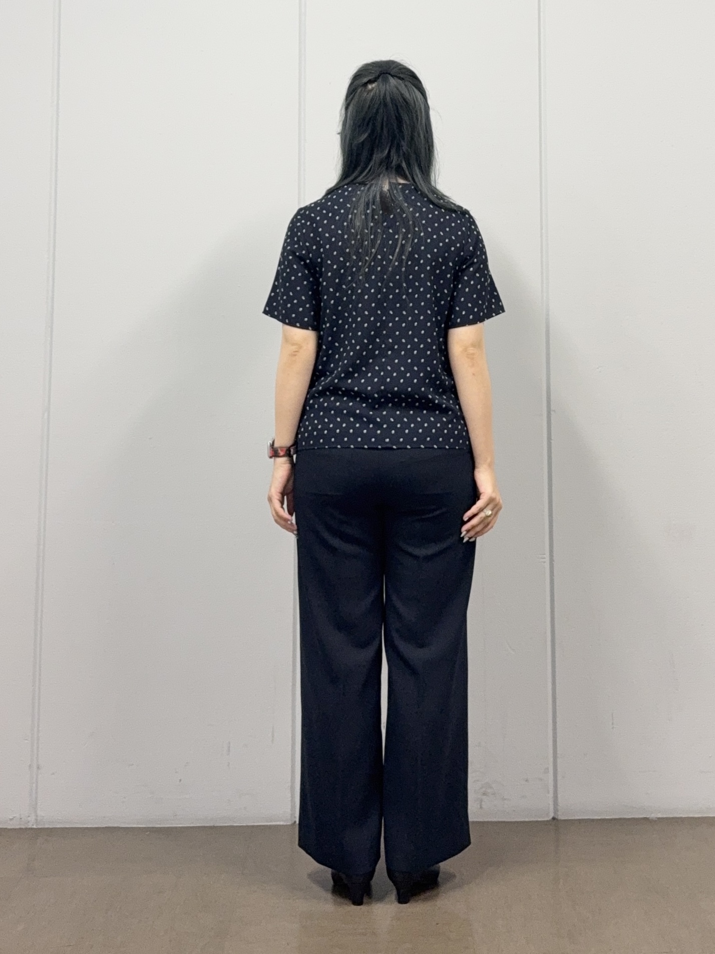 mizukiさんの「INDIVI｜【洗える／スーツインナー／UVケア】ボウタイ風 幾何学柄ブラウス」を使ったコーディネート