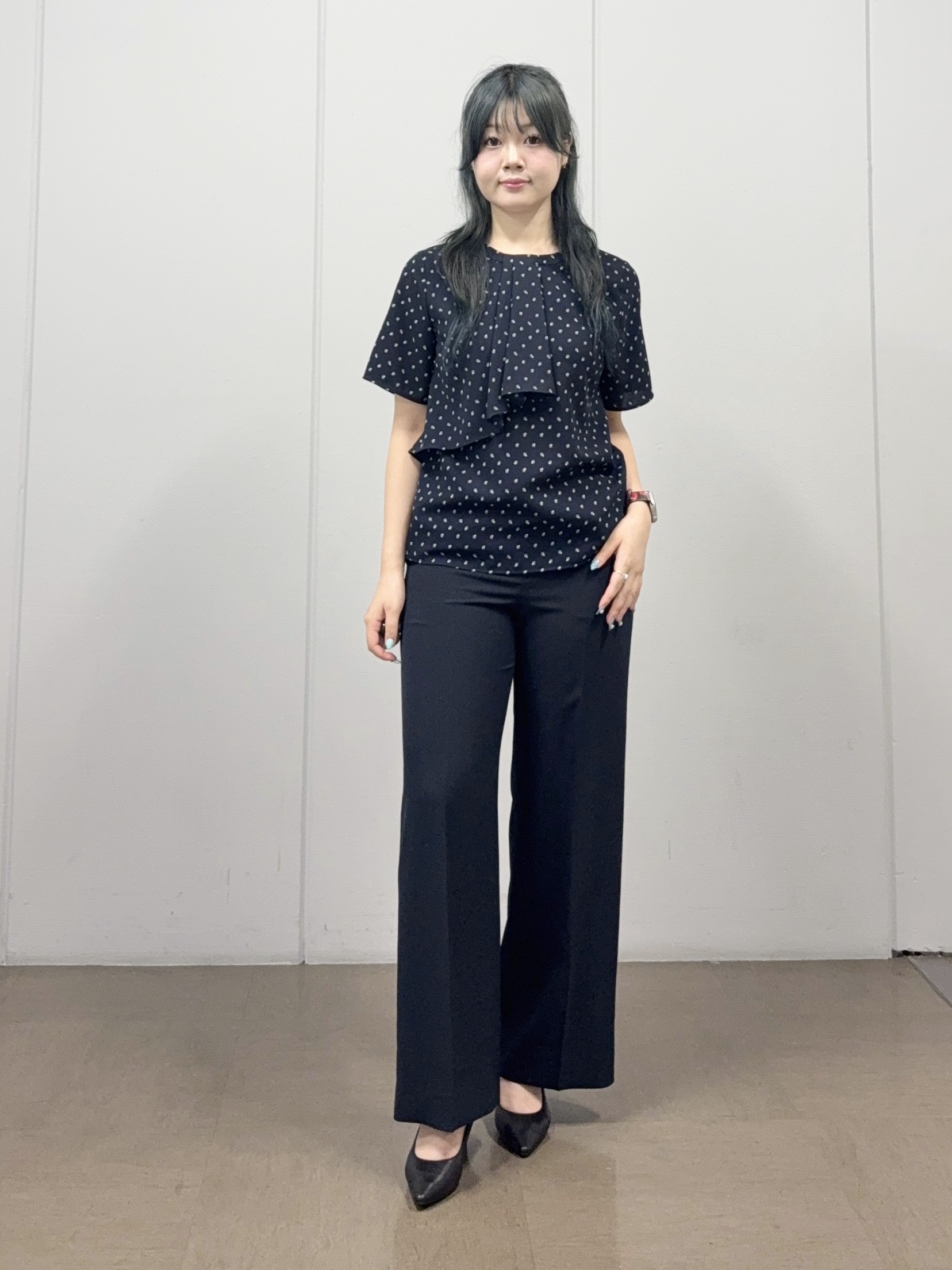mizukiさんの「INDIVI｜【洗える／スーツインナー／UVケア】ボウタイ風 幾何学柄ブラウス」を使ったコーディネート