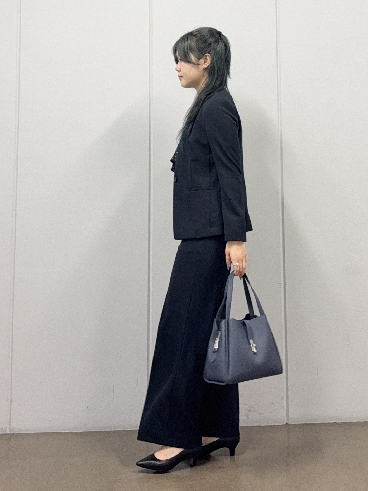 mizukiさんの「INDIVI｜【洗える／スーツインナー／UVケア】ボウタイ風 幾何学柄ブラウス」を使ったコーディネート