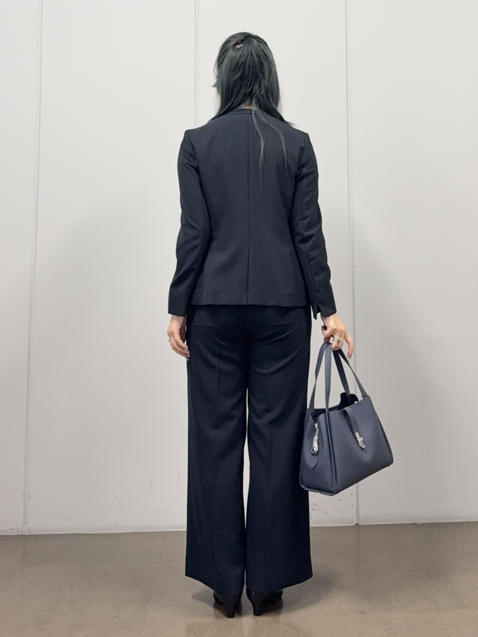 mizukiさんの「INDIVI｜【洗える／スーツインナー／UVケア】ボウタイ風 幾何学柄ブラウス」を使ったコーディネート