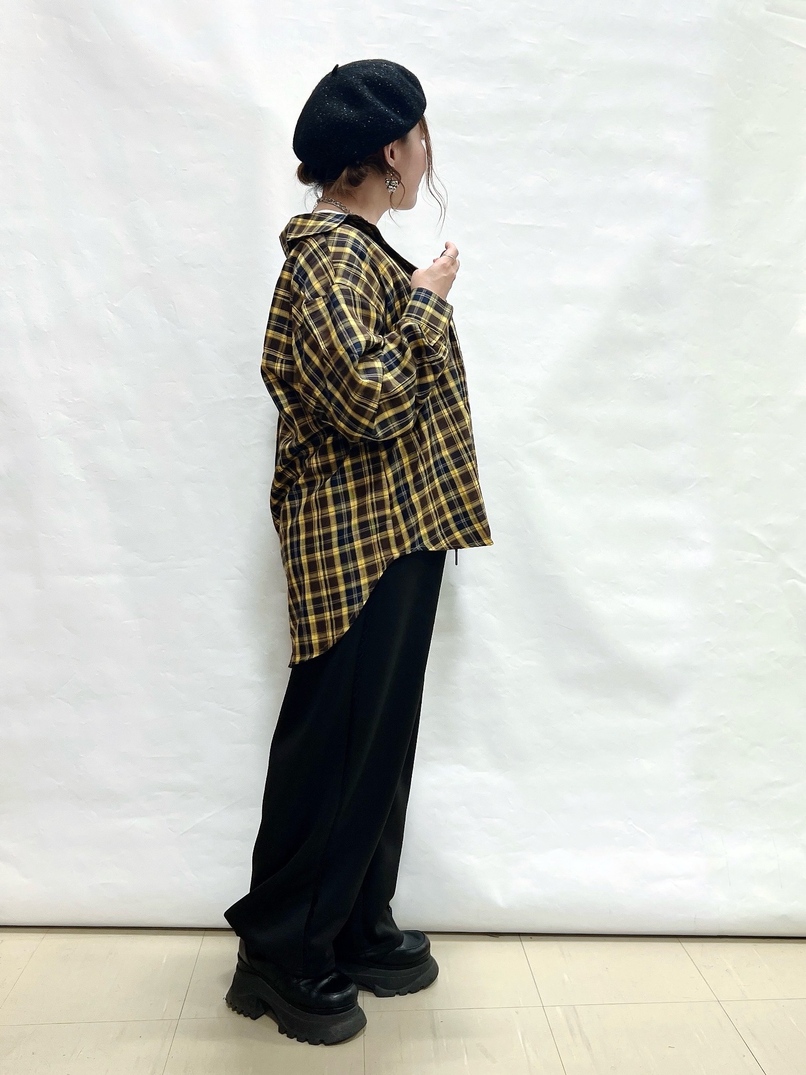 YUIさんの「SHOO･LA･RUE｜【洗濯後しわになりにくい/S-LL】選べる6パターン 羽織としても活躍する ベーシックシャツ」を使ったコーディネート