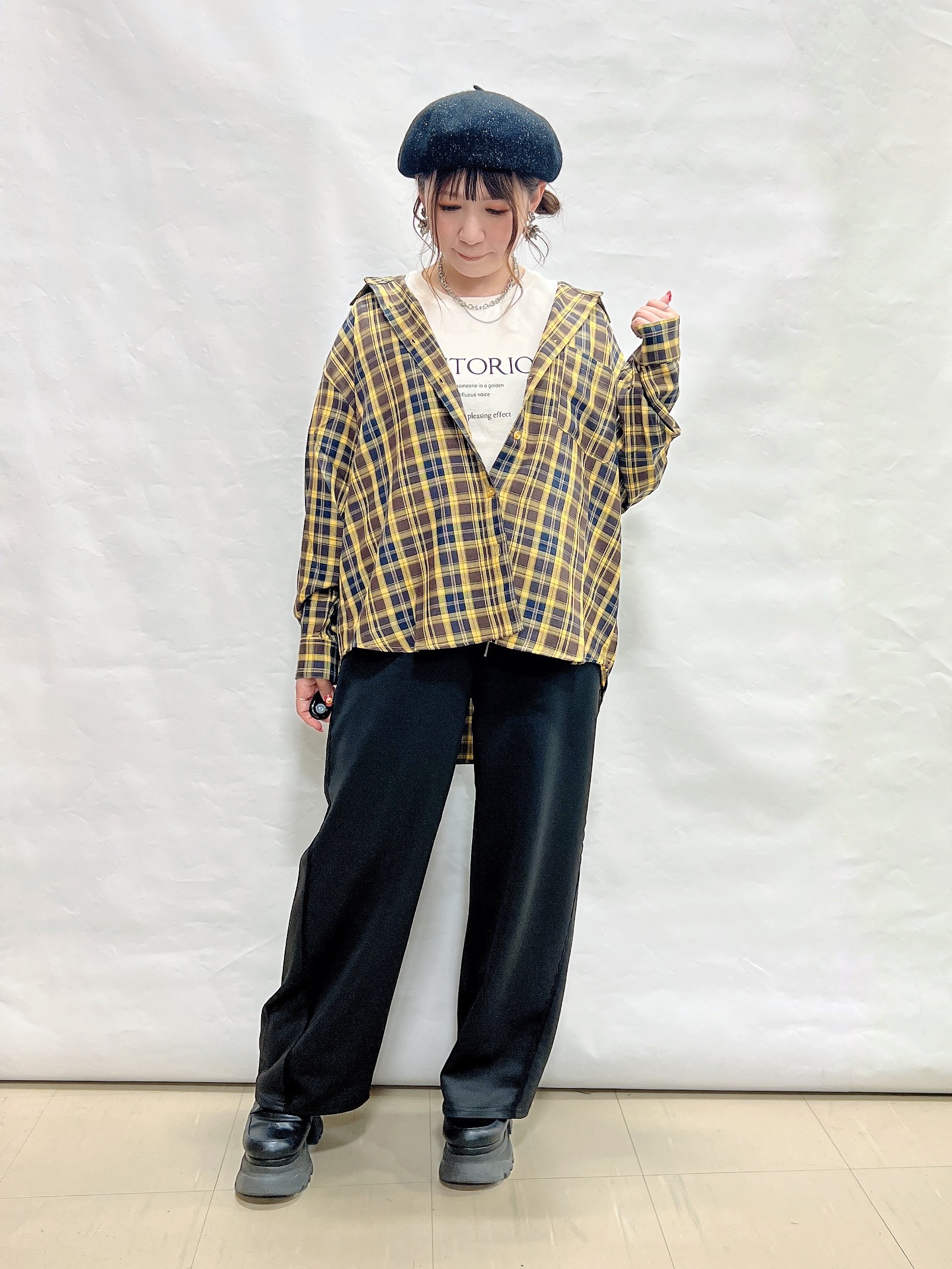 YUIさんの「SHOO･LA･RUE｜【洗濯後しわになりにくい/S-LL】選べる6パターン 羽織としても活躍する ベーシックシャツ」を使ったコーディネート