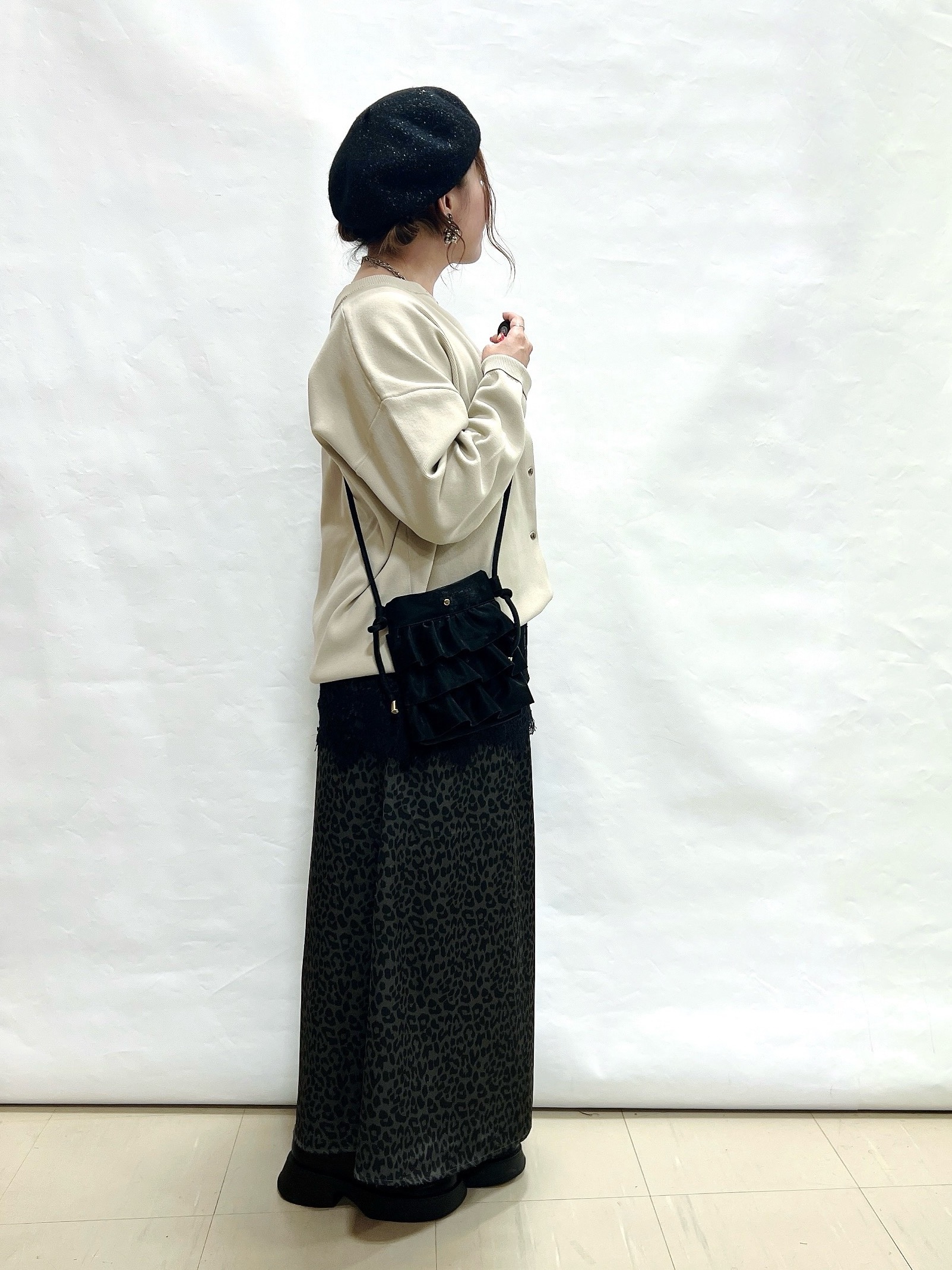 YUIさんの「SHOO･LA･RUE｜【セットアップ可/洗濯機可】軽やかに羽織れる スポンディッシュ ニットカーディガン」を使ったコーディネート