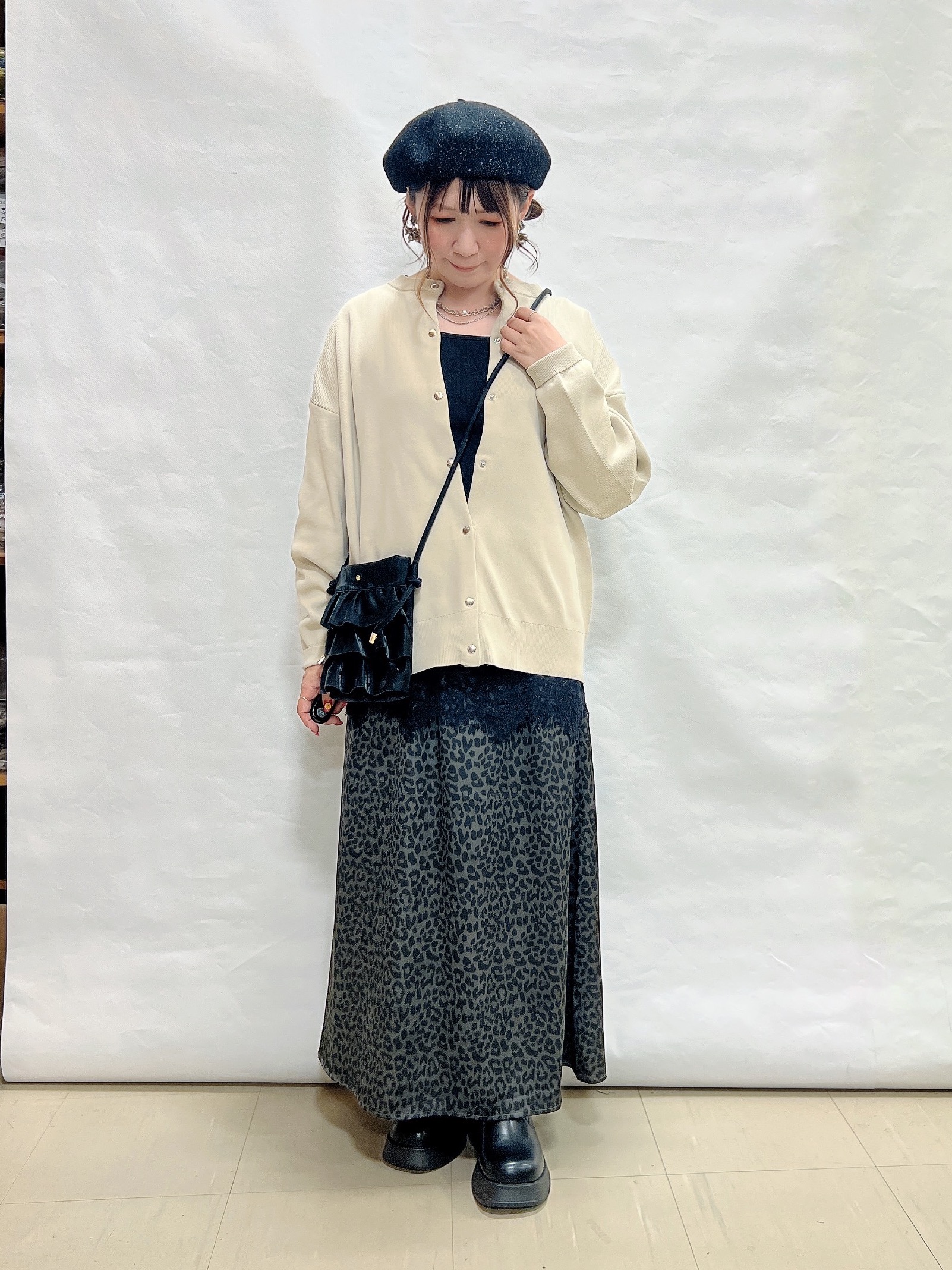 YUIさんの「SHOO･LA･RUE｜【セットアップ可/洗濯機可】軽やかに羽織れる スポンディッシュ ニットカーディガン」を使ったコーディネート