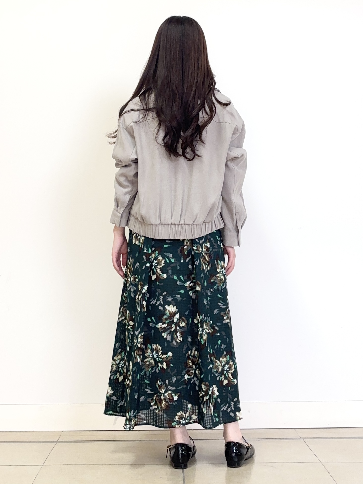 あやかさんの「UNTITLED｜【秋映え/花柄】フラワープリントワンピース」を使ったコーディネート