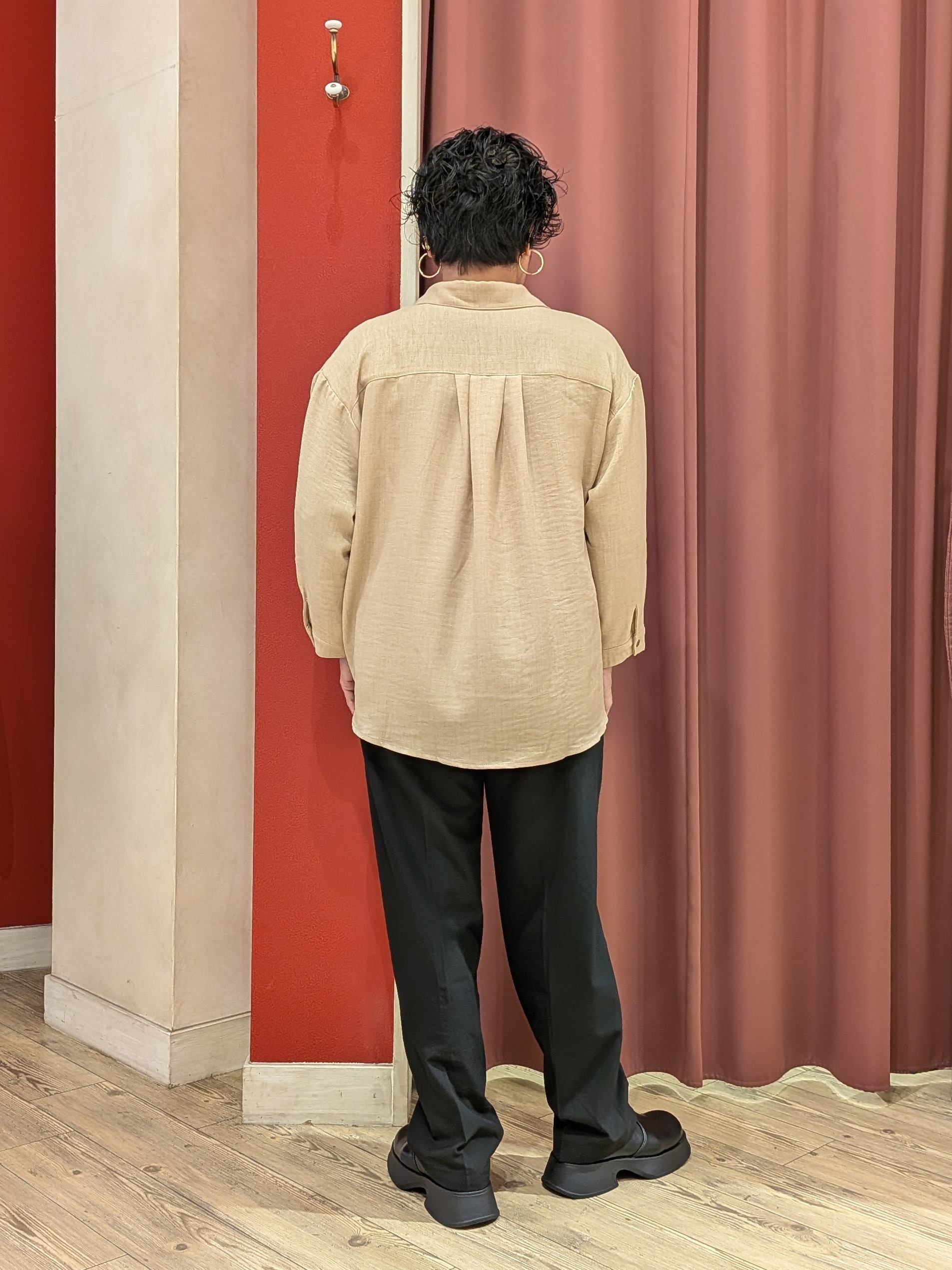 cameさんの「SHOO･LA･RUE｜【洗濯後しわになりにくい/インしてる風】1枚で着映える裾タックシャツ」を使ったコーディネート