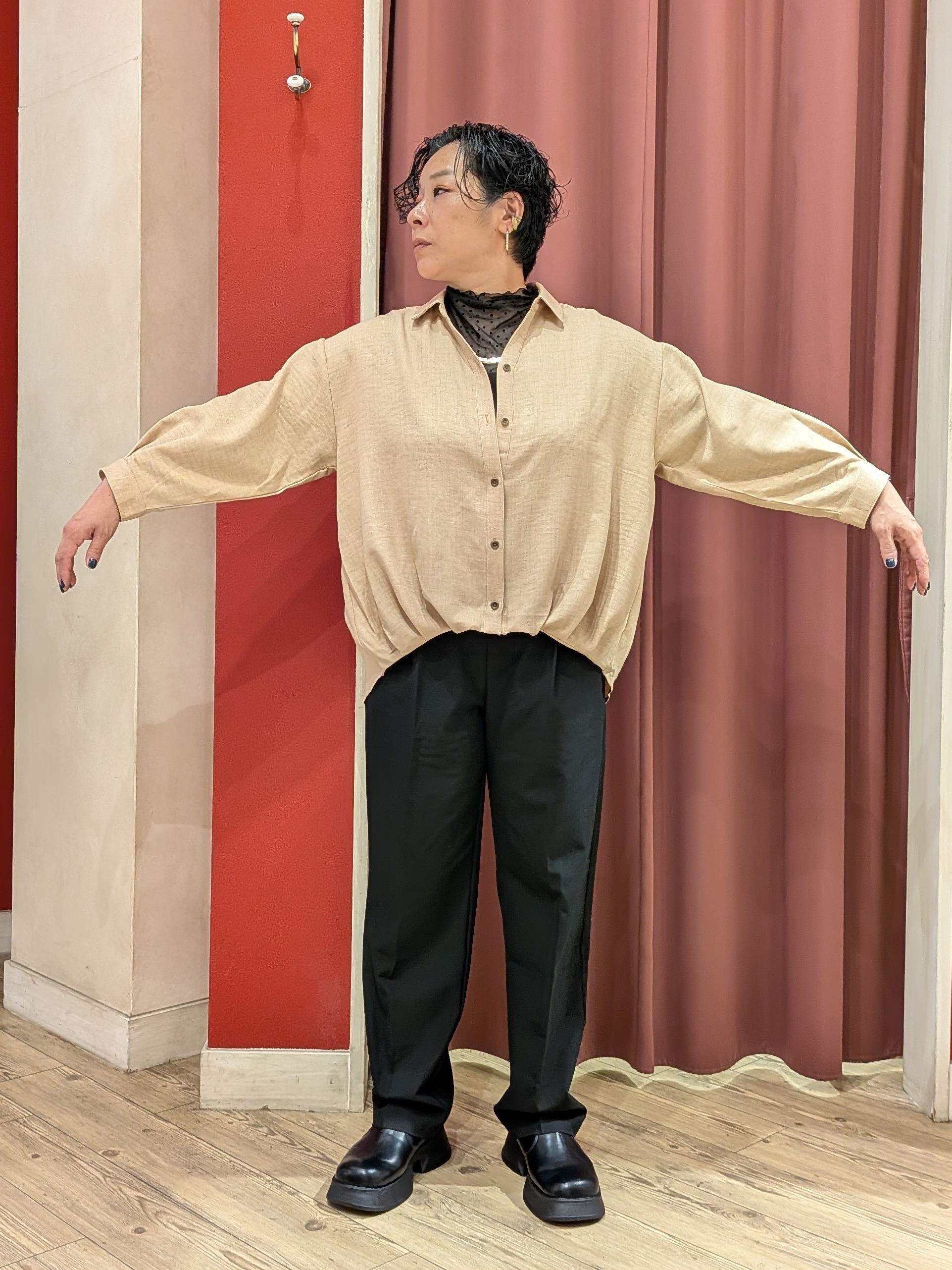 cameさんの「SHOO･LA･RUE｜【洗濯後しわになりにくい/インしてる風】1枚で着映える裾タックシャツ」を使ったコーディネート