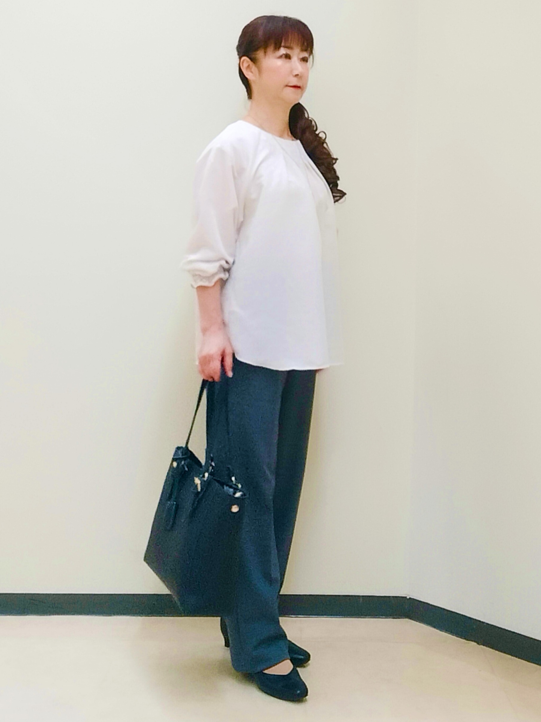 花さんの「Reflect｜タックデザイン ラグランスリーブブラウス」を使ったコーディネート