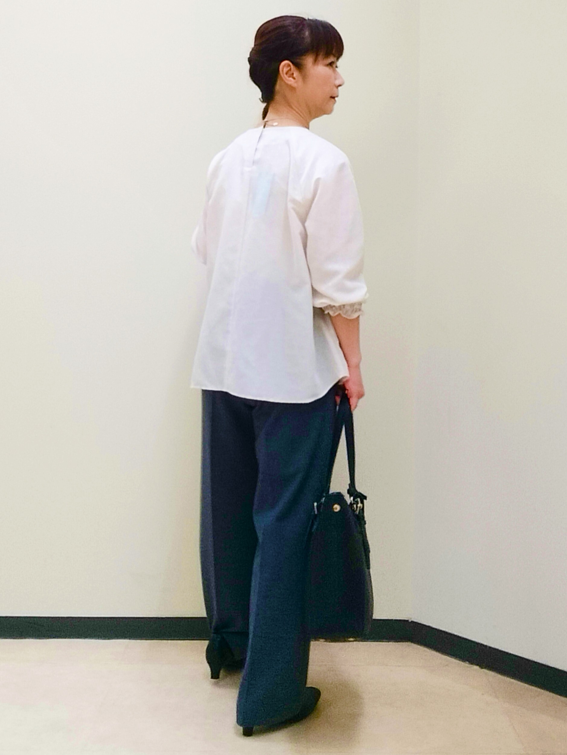花さんの「Reflect｜タックデザイン ラグランスリーブブラウス」を使ったコーディネート