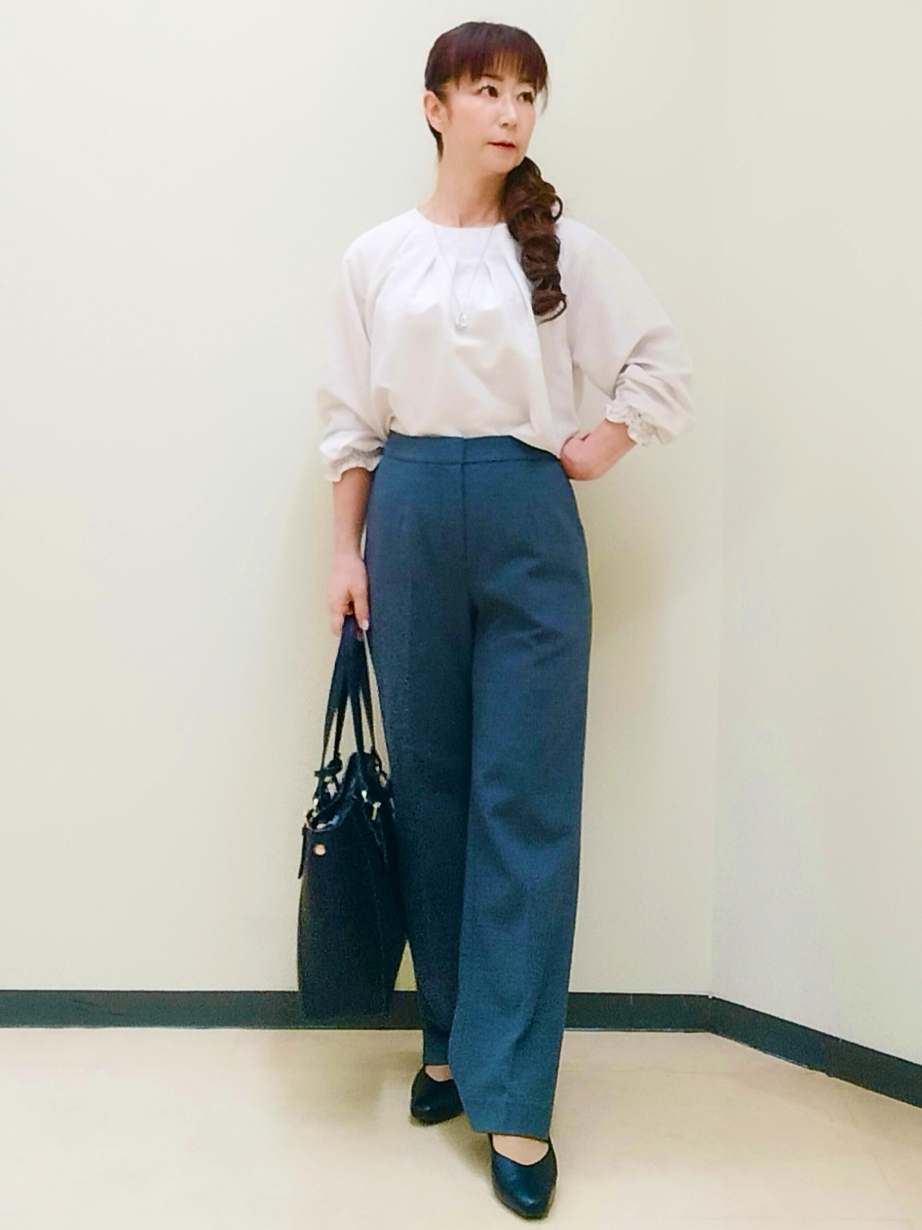 花さんの「Reflect｜タックデザイン ラグランスリーブブラウス」を使ったコーディネート