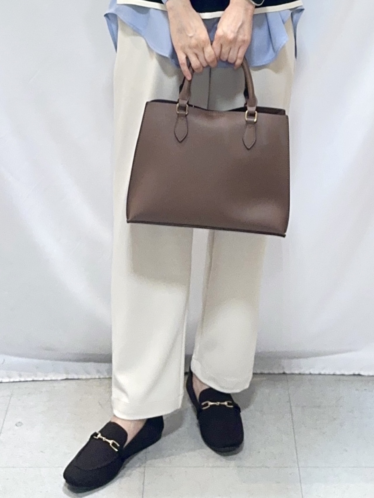 𝐇𝐢𝐫𝐨𝐦𝐢さんの「SHOO･LA･RUE｜【洗濯機可/S-LL】抜け感ある着こなしに 金ボタン付き スポンディッシュ クルーネックニット」を使ったコーディネート