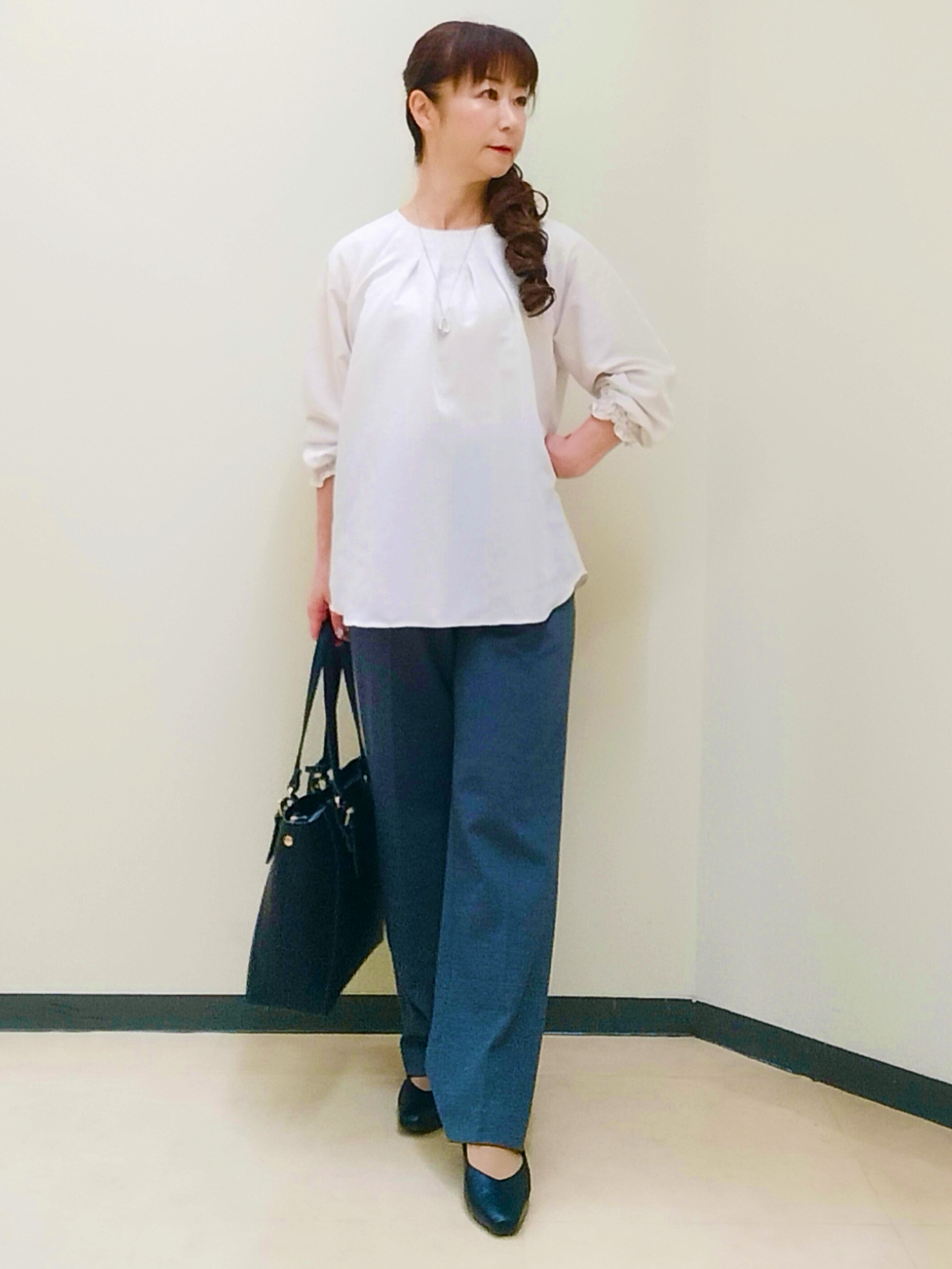 花さんの「Reflect｜タックデザイン ラグランスリーブブラウス」を使ったコーディネート