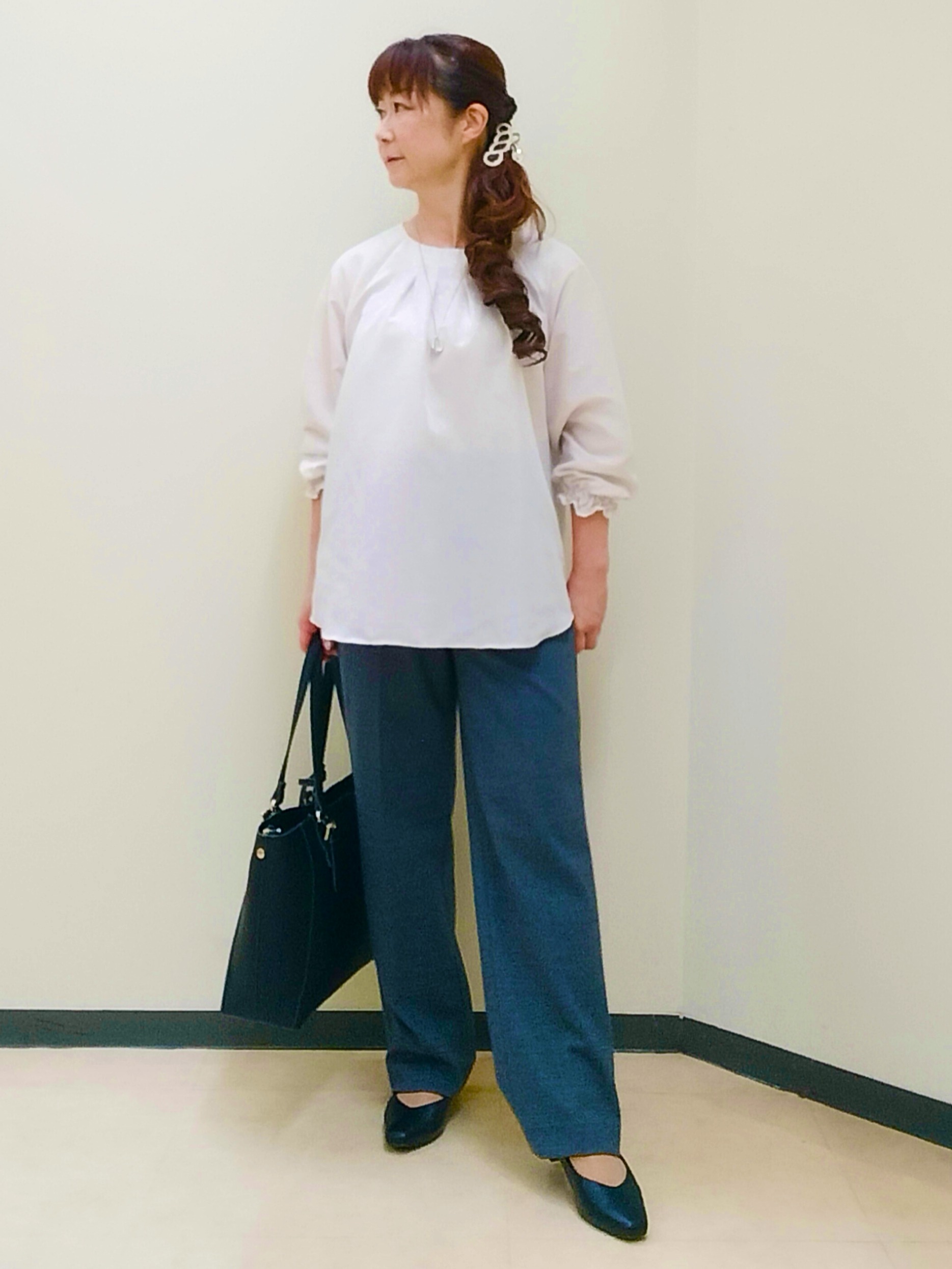 花さんの「Reflect｜タックデザイン ラグランスリーブブラウス」を使ったコーディネート