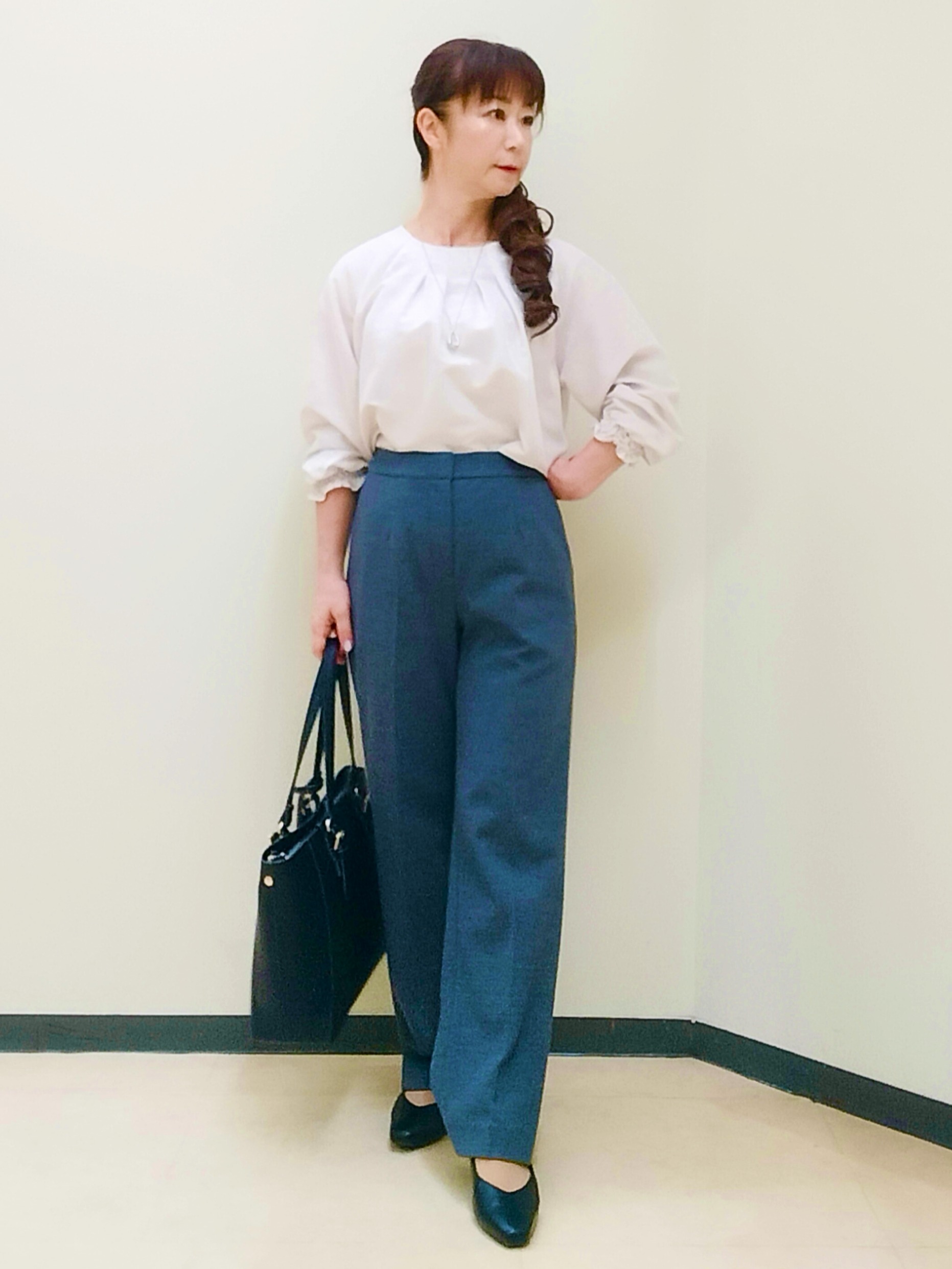 花さんの「Reflect｜タックデザイン ラグランスリーブブラウス」を使ったコーディネート