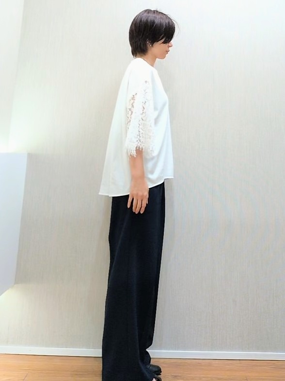 ミズタさんの「UNTITLED｜【秋映え/甘めTシャツ】袖レースプルオーバー」を使ったコーディネート