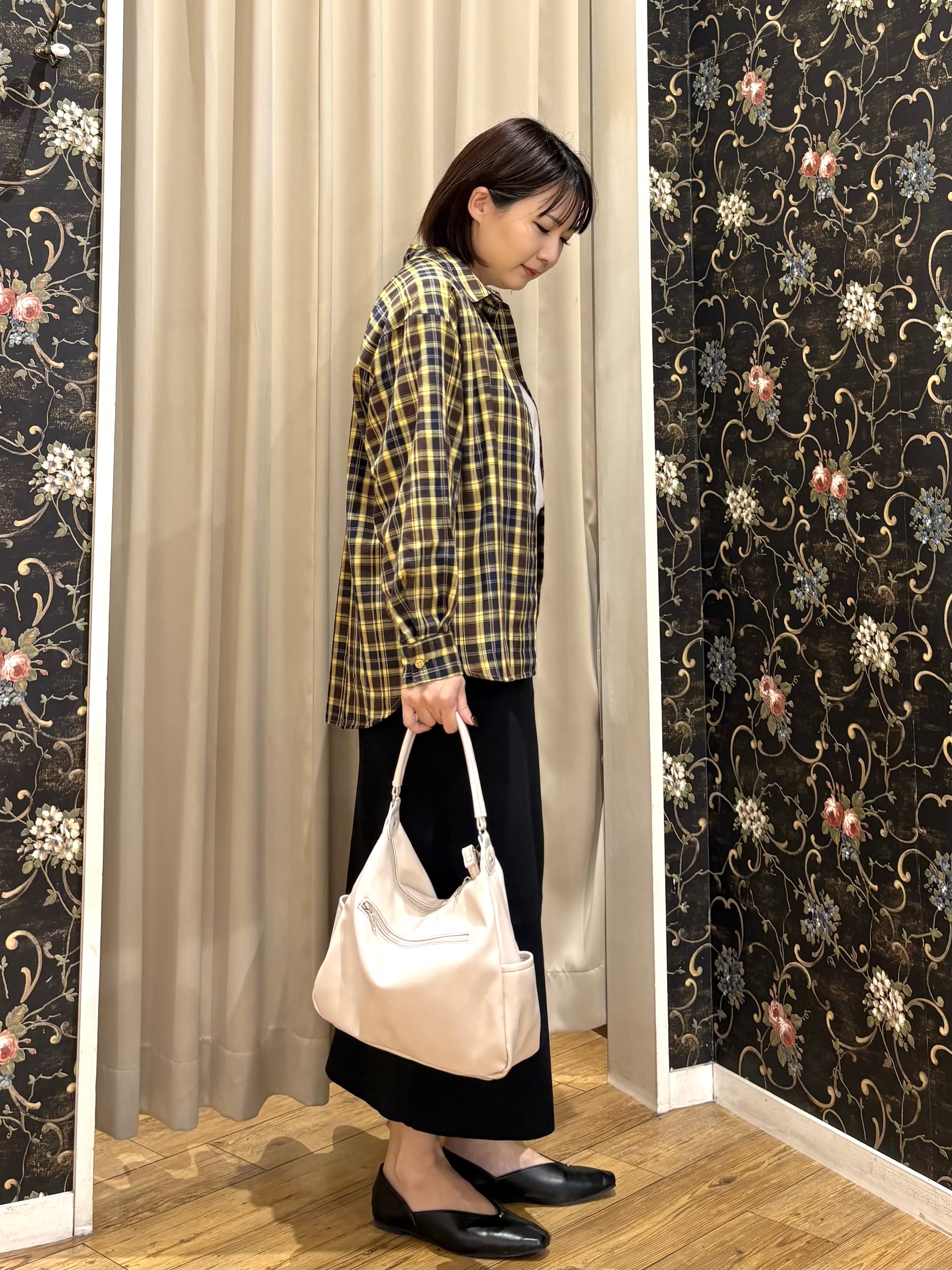 ネリさんの「SHOO･LA･RUE｜【洗濯後しわになりにくい/S-LL】選べる6パターン 羽織としても活躍する ベーシックシャツ」を使ったコーディネート