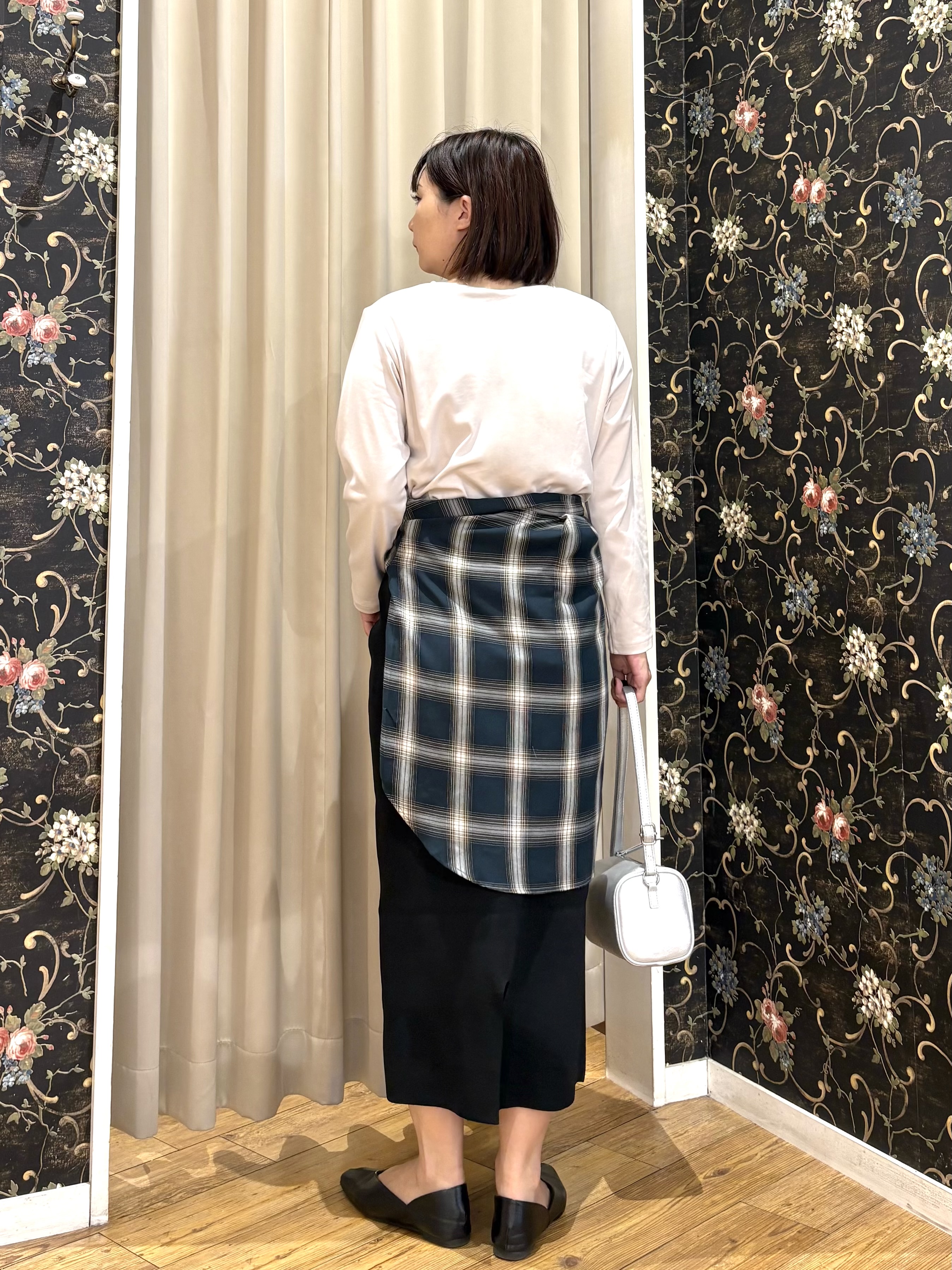 ネリさんの「SHOO･LA･RUE｜【洗濯後しわになりにくい/S-LL】選べる6パターン 羽織としても活躍する ベーシックシャツ」を使ったコーディネート