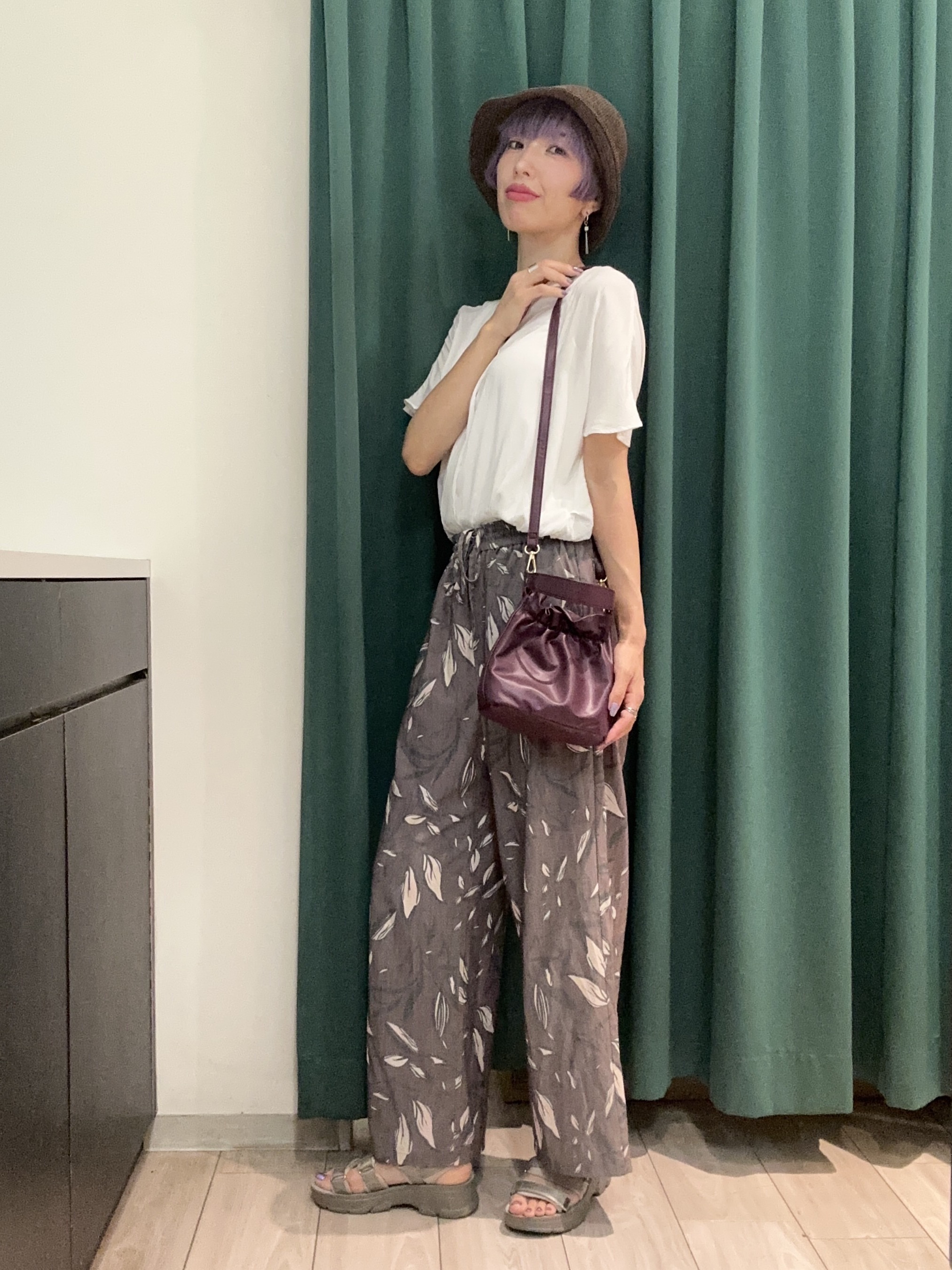 えまんさんの「SHOO･LA･RUE｜【洗濯機可/体型カバー】とろみタックスキッパーブラウス」を使ったコーディネート
