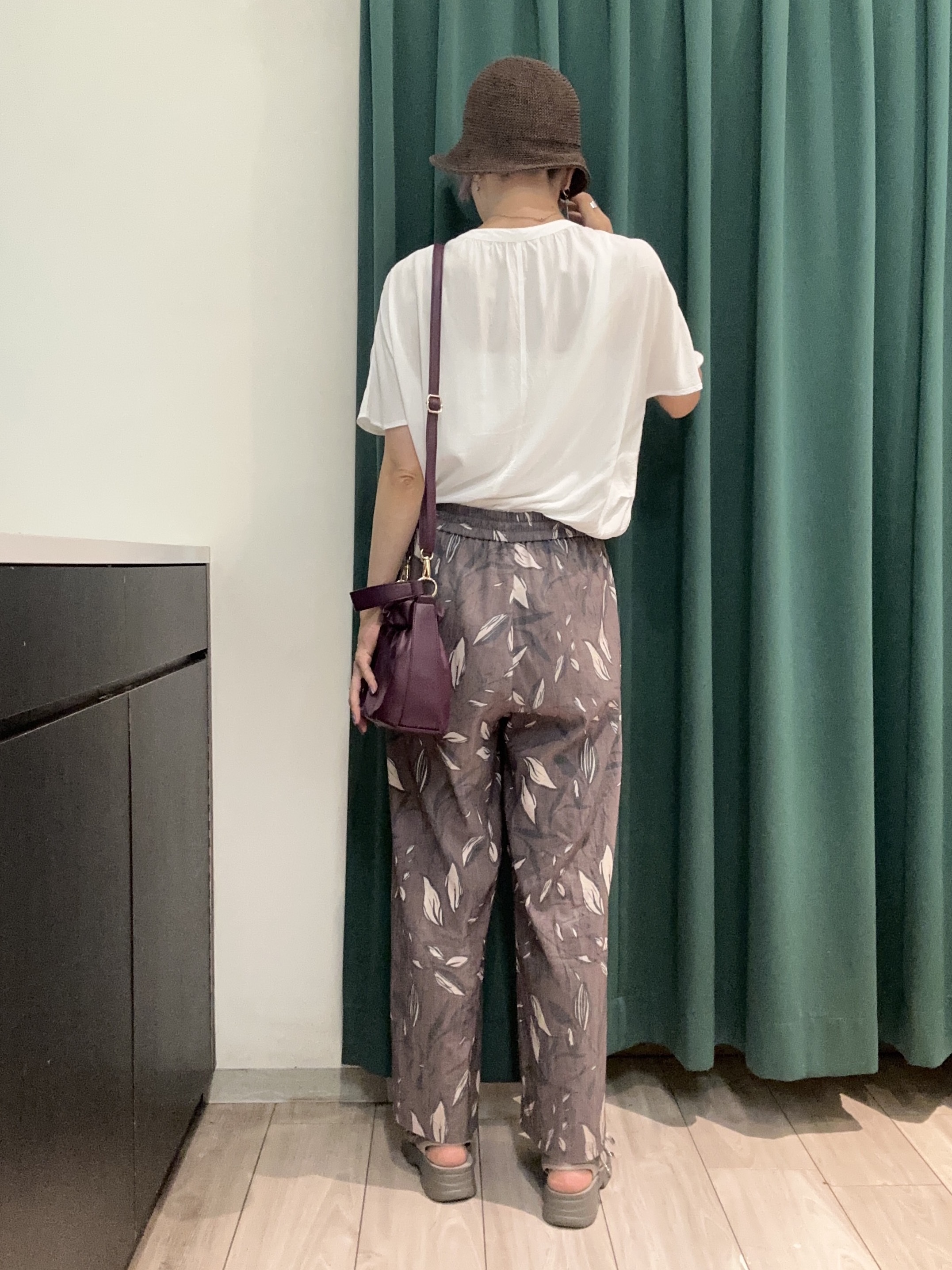 えまんさんの「SHOO･LA･RUE｜【洗濯機可/体型カバー】とろみタックスキッパーブラウス」を使ったコーディネート