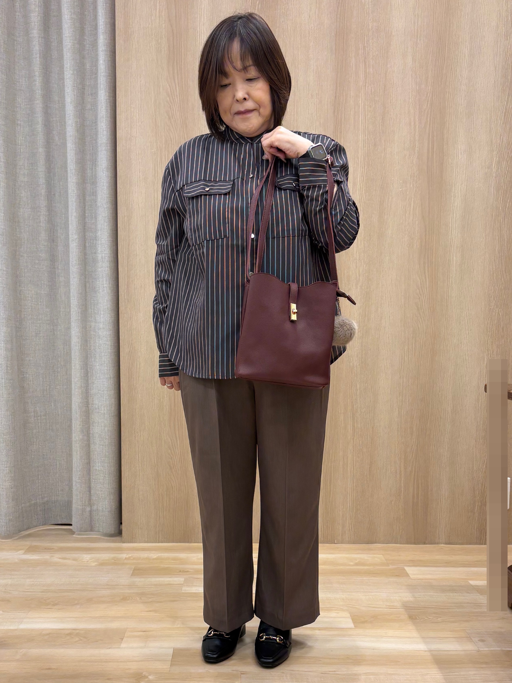 ゆみさんの「grove｜顔周りをすっきり見せる バンドカラースキッパーシャツ」を使ったコーディネート