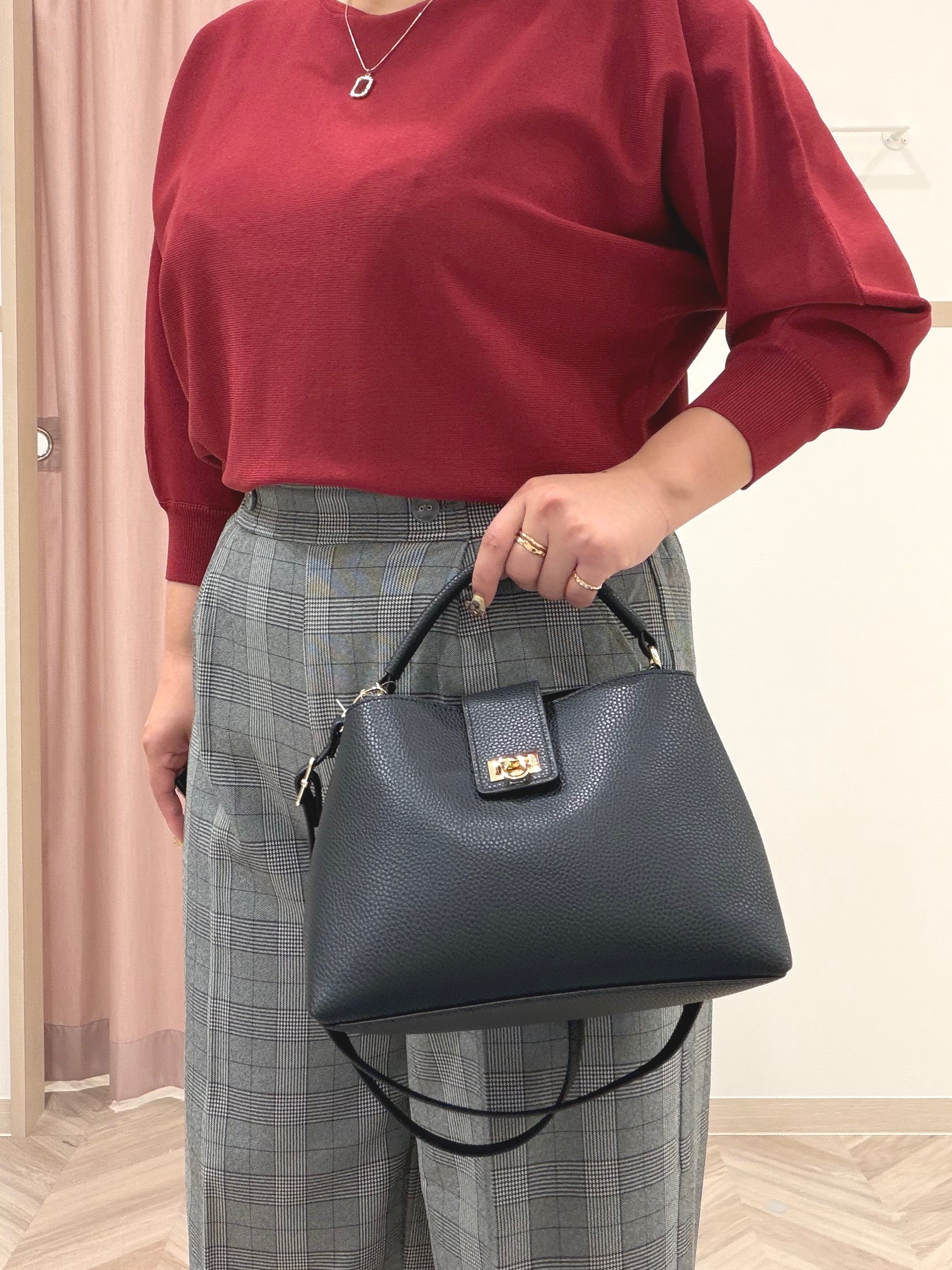 まちゃんなちゃんさんの「SHOO･LA･RUE｜【洗濯機可】軽やかさらタッチ インせず着られる すっきり見えドルマンニット」を使ったコーディネート
