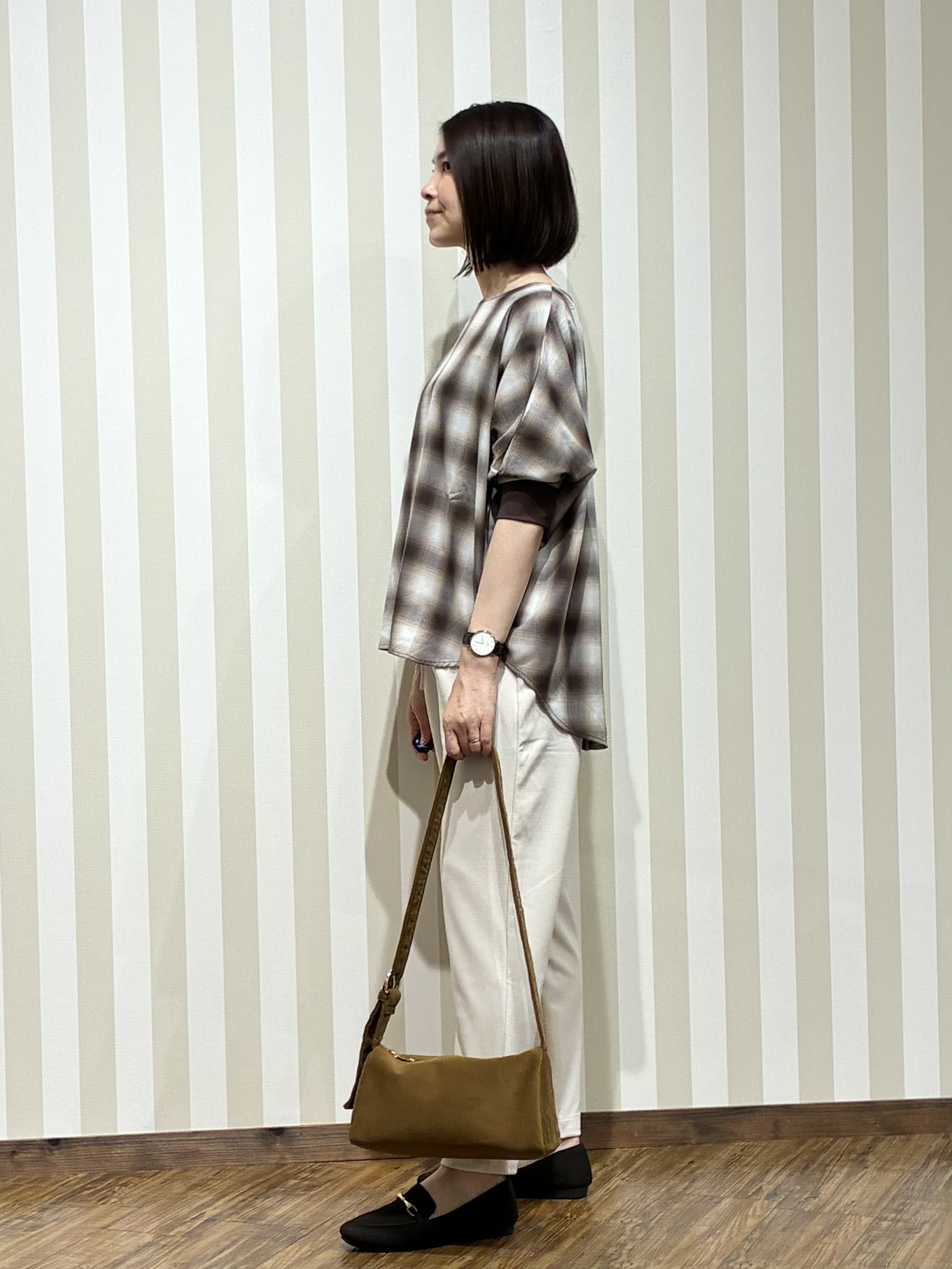 SAOさんの「SHOO･LA･RUE｜【着丈選べる/洗濯後しわになりにくい】インせず着られる ドルマンブラウス」を使ったコーディネート