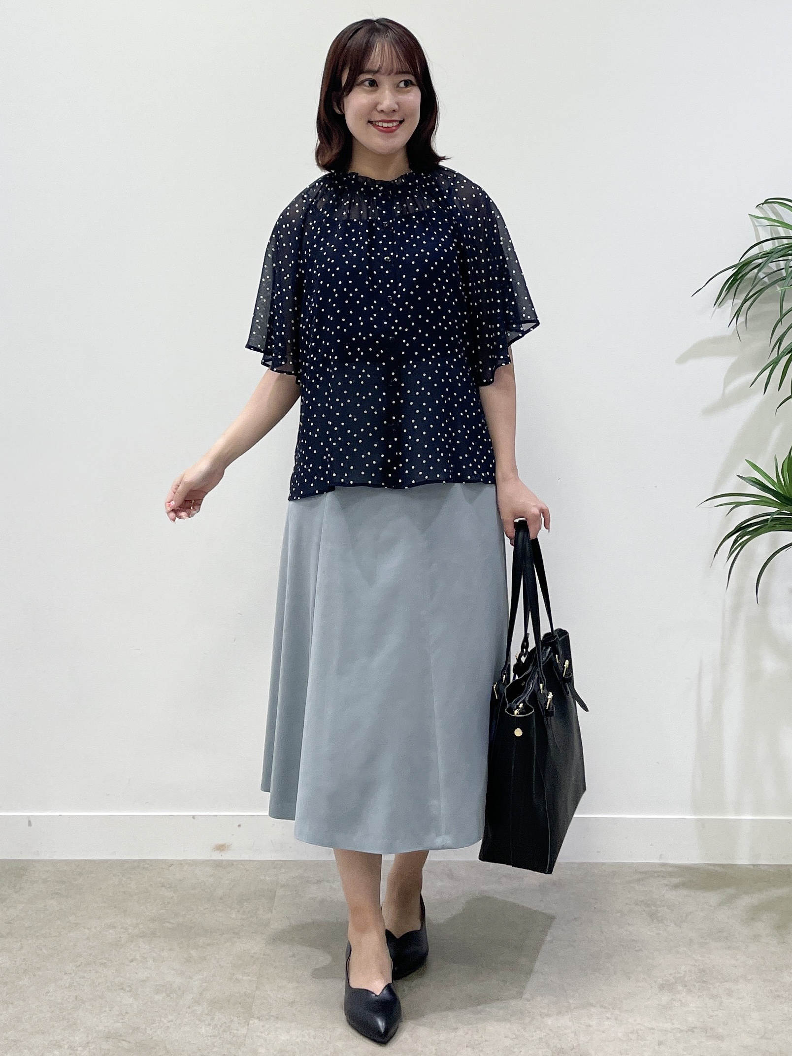 yukariさんの「Reflect｜【セットアップ／手洗い可】ドット柄シアーブラウス」を使ったコーディネート