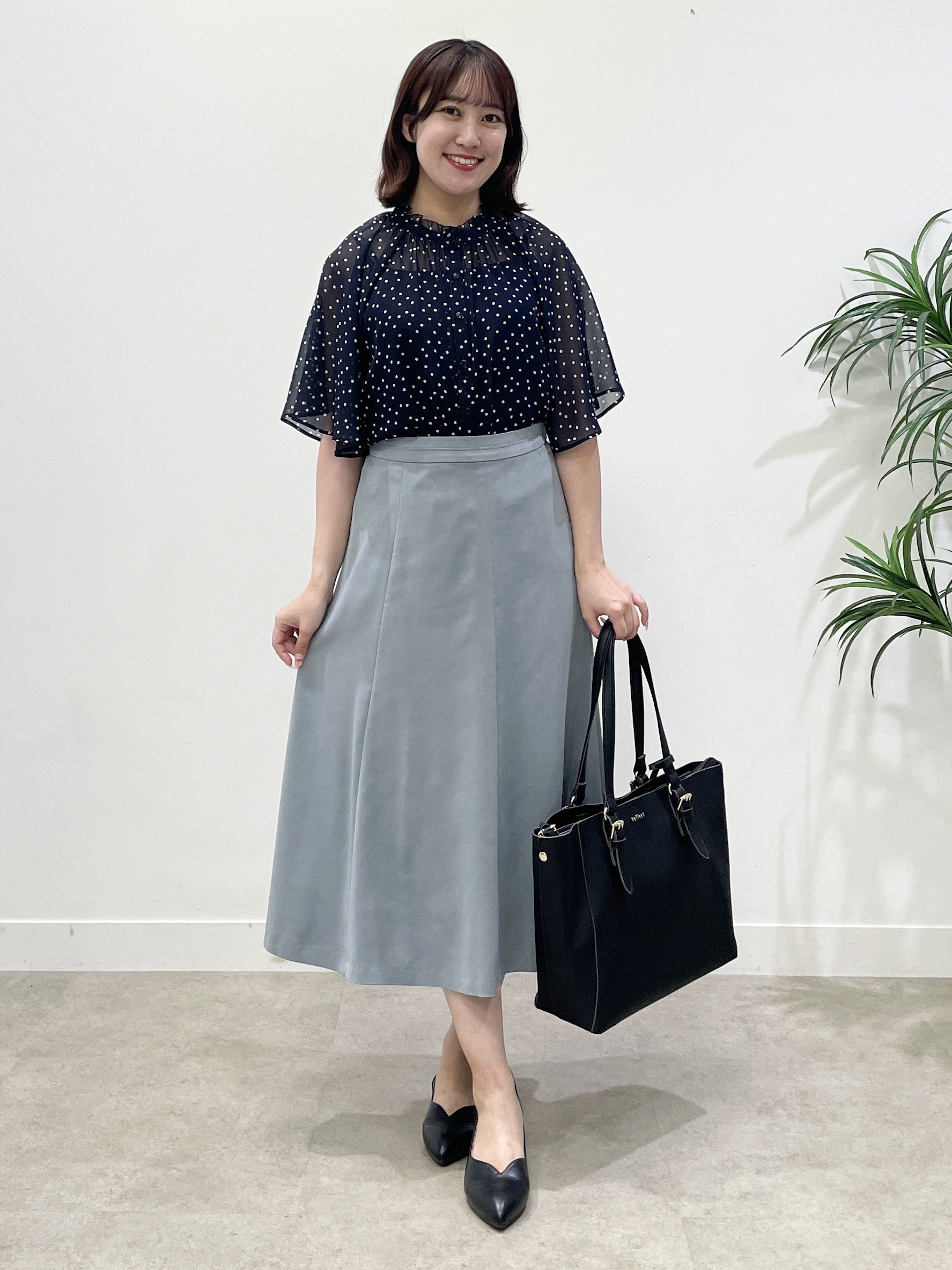 yukariさんの「Reflect｜【セットアップ／手洗い可】ドット柄シアーブラウス」を使ったコーディネート