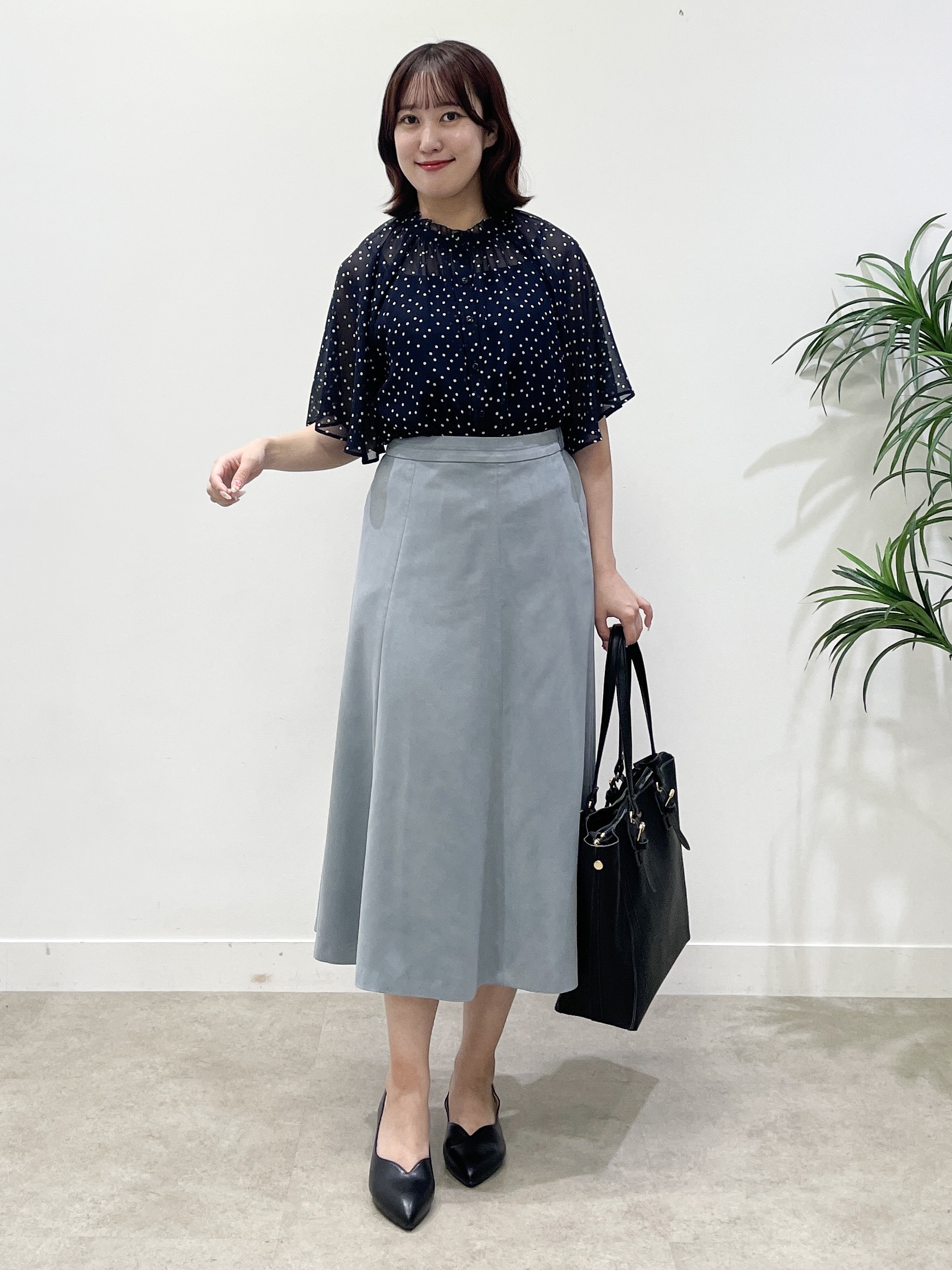 yukariさんの「Reflect｜【セットアップ／手洗い可】ドット柄シアーブラウス」を使ったコーディネート