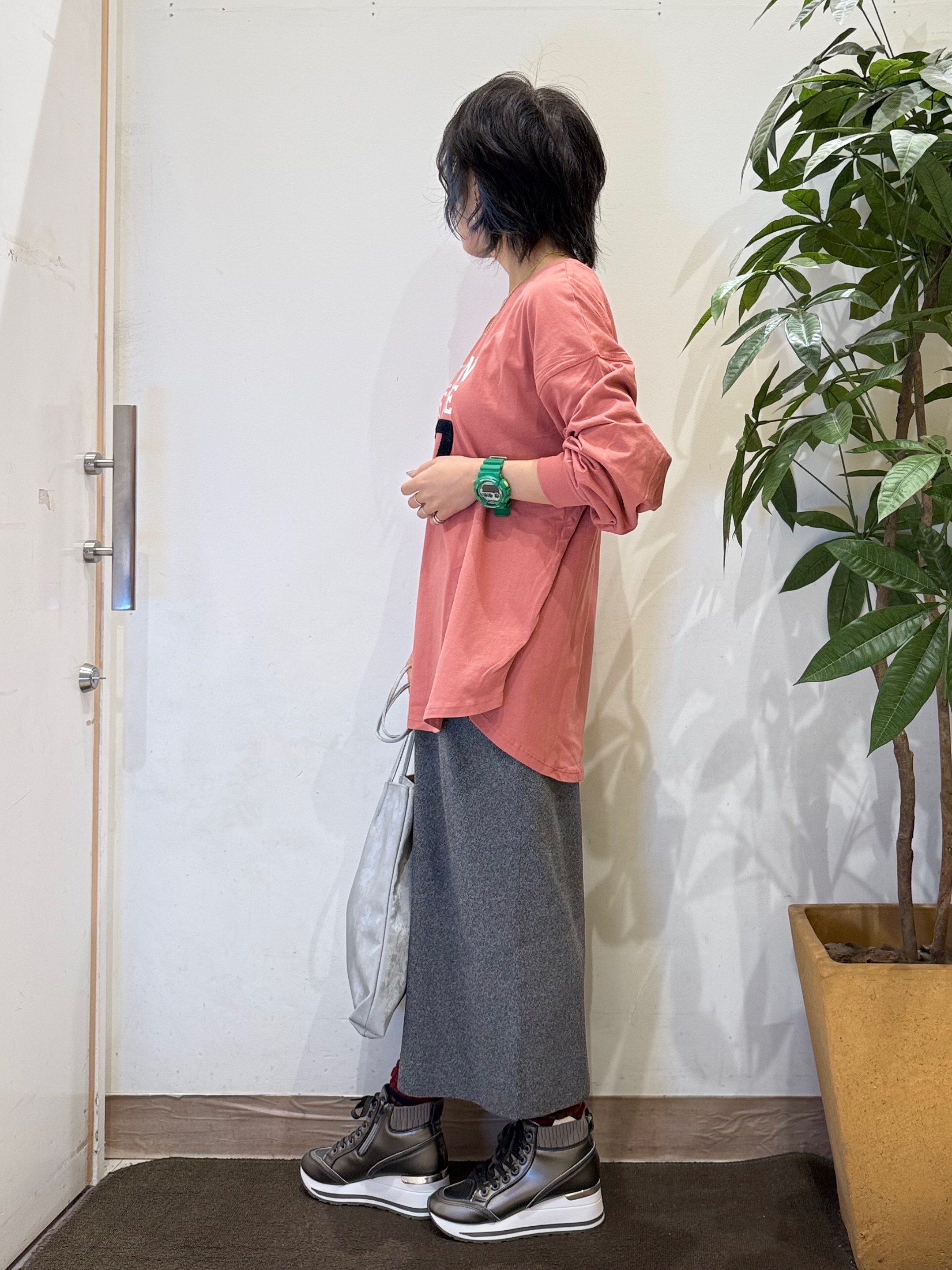 misakiさんの「SHOO･LA･RUE｜【選べる4柄/体型カバー】ゆるっと着られる BIGロンT」を使ったコーディネート