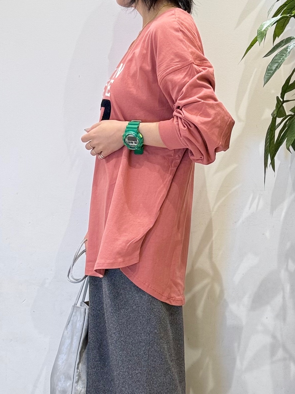 misakiさんの「SHOO･LA･RUE｜【選べる4柄/体型カバー】ゆるっと着られる BIGロンT」を使ったコーディネート
