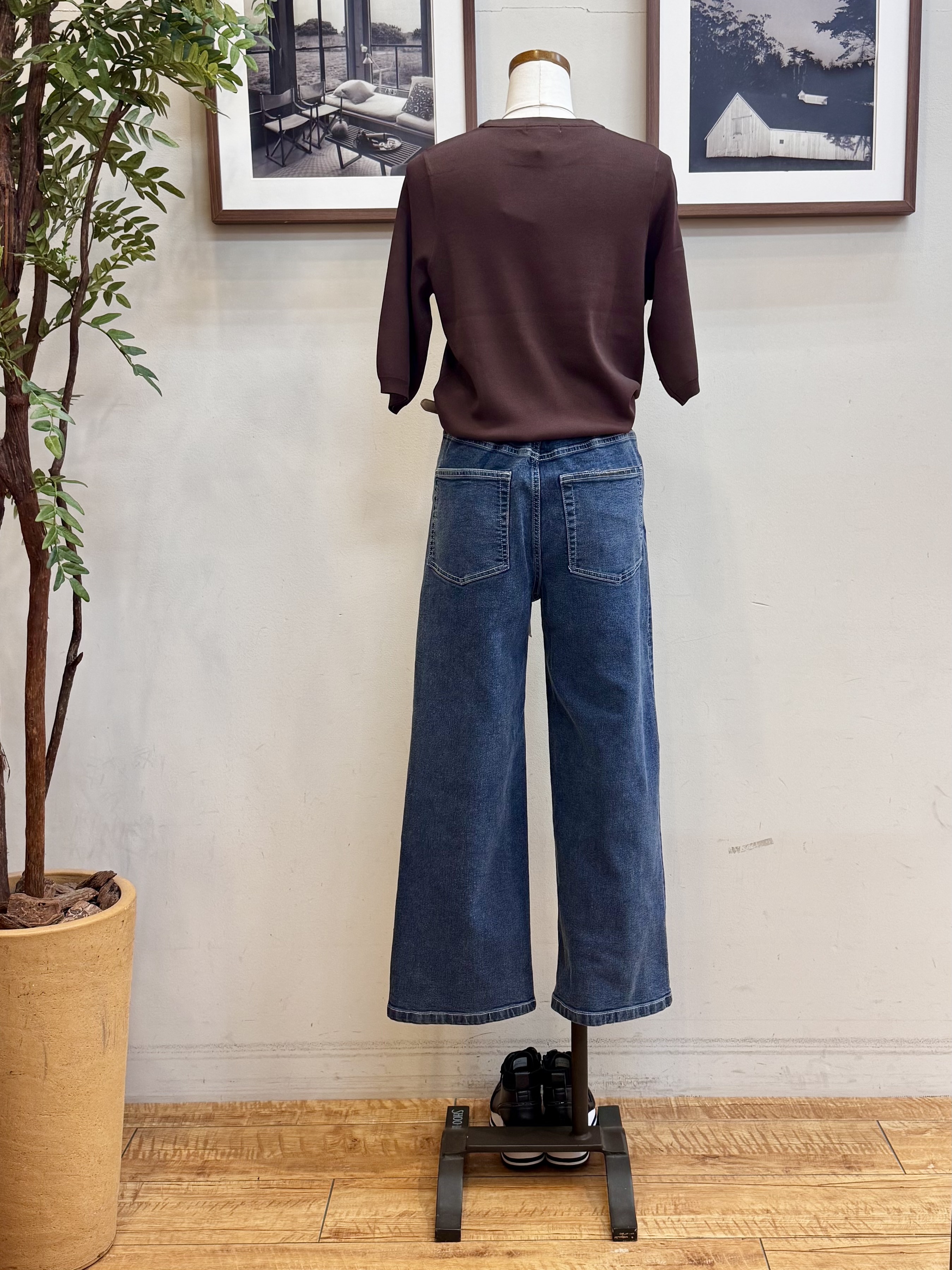 山本まどかさんの「SHOO･LA･RUE｜【ガンガン洗える/UV/毛玉になりにくい】二の腕見せない 5分袖ニット」を使ったコーディネート