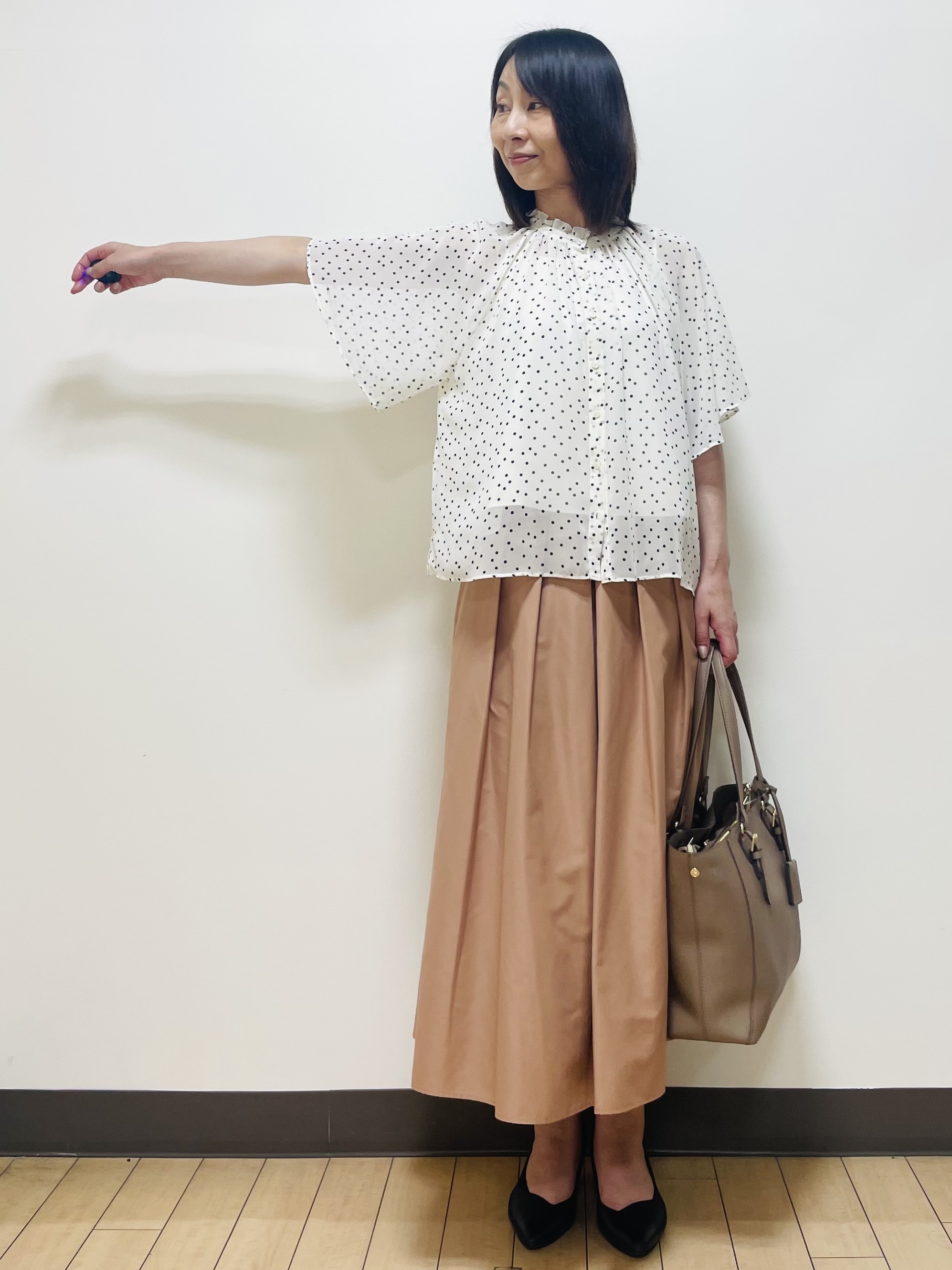 Riiさんの「Reflect｜【セットアップ／手洗い可】ドット柄シアーブラウス」を使ったコーディネート