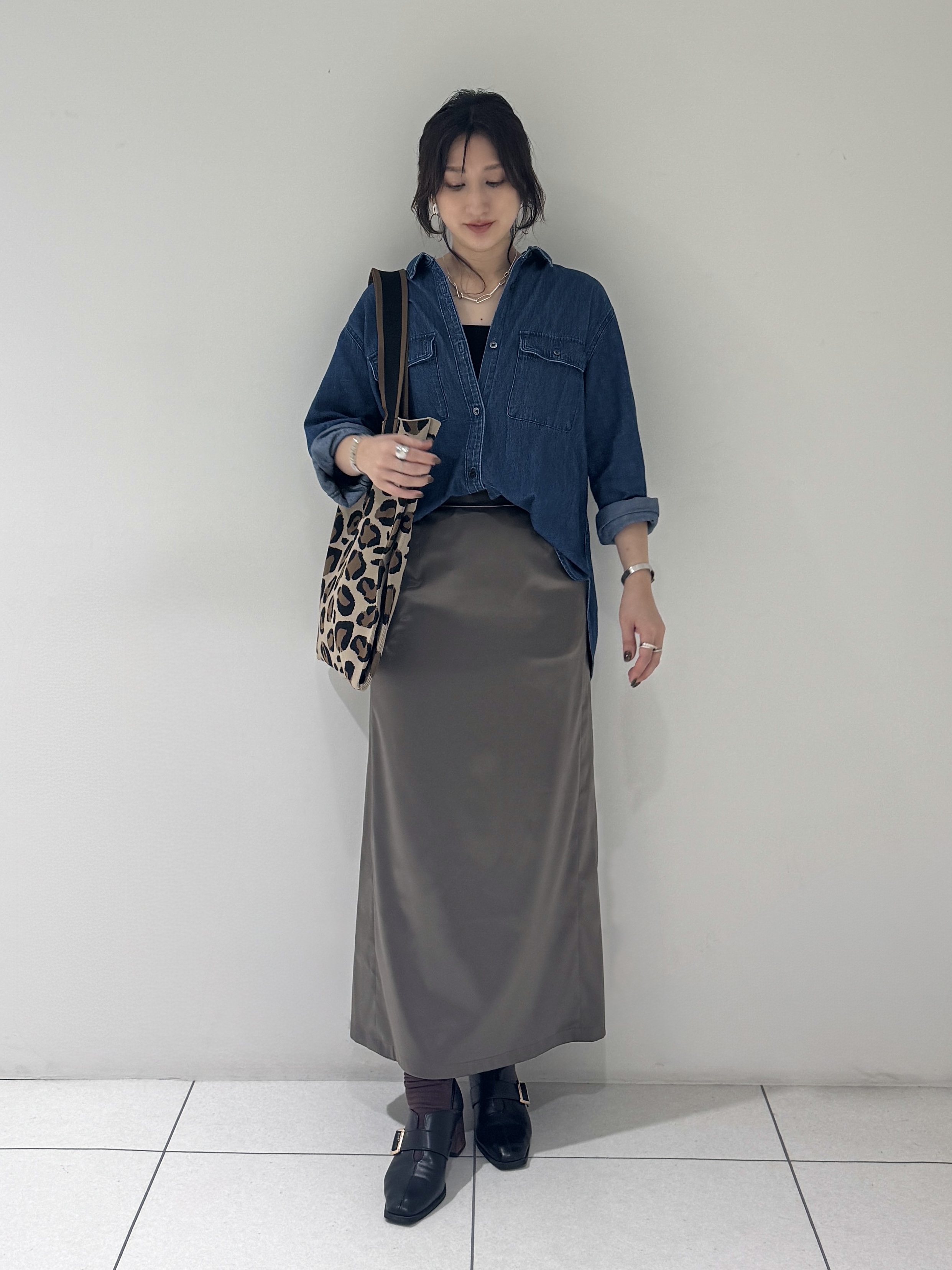 そんさんの「INDIVI｜【洗える／体型カバー】ライトデニム ワークシャツ」を使ったコーディネート