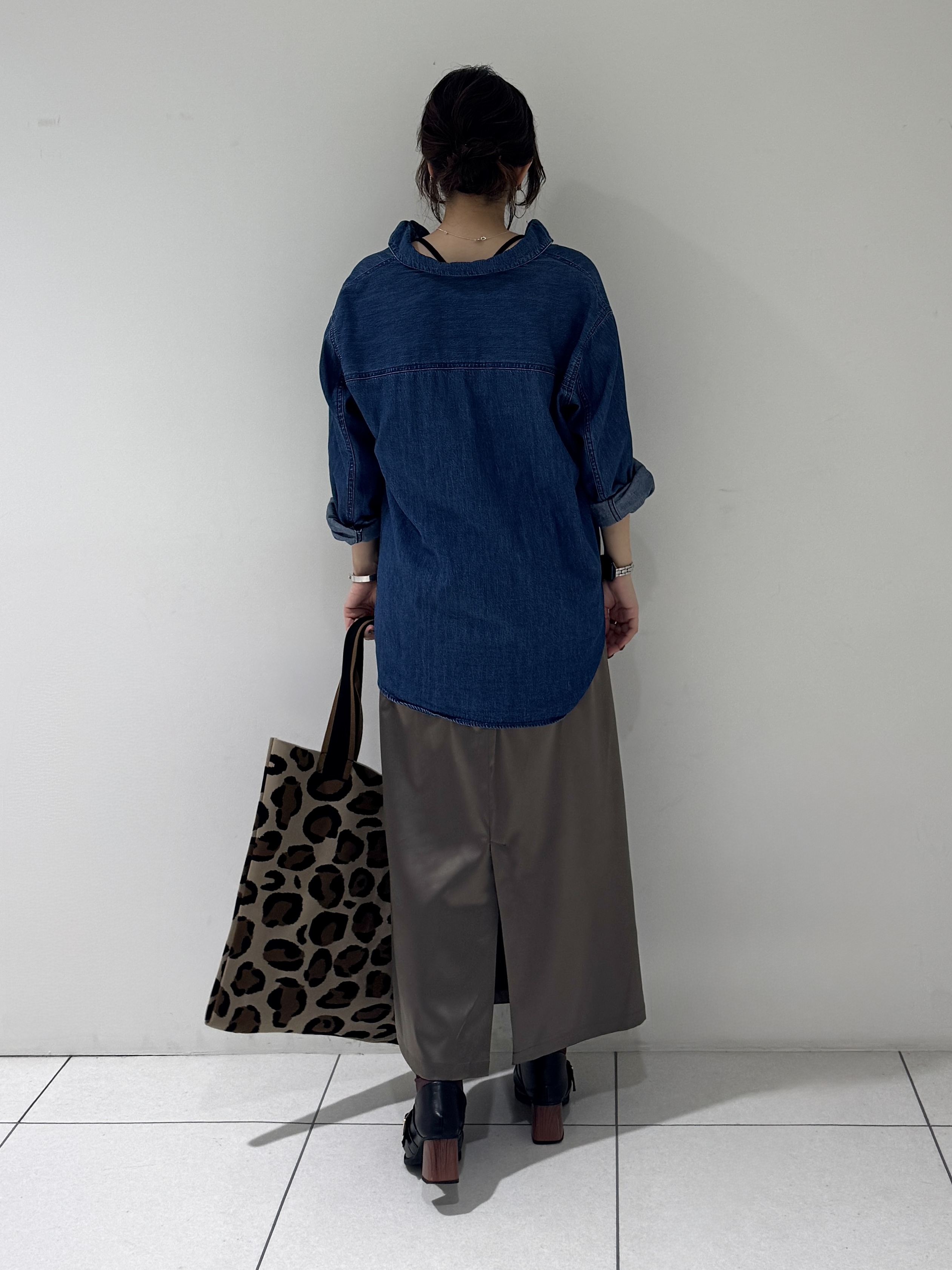 そんさんの「INDIVI｜【洗える／体型カバー】ライトデニム ワークシャツ」を使ったコーディネート