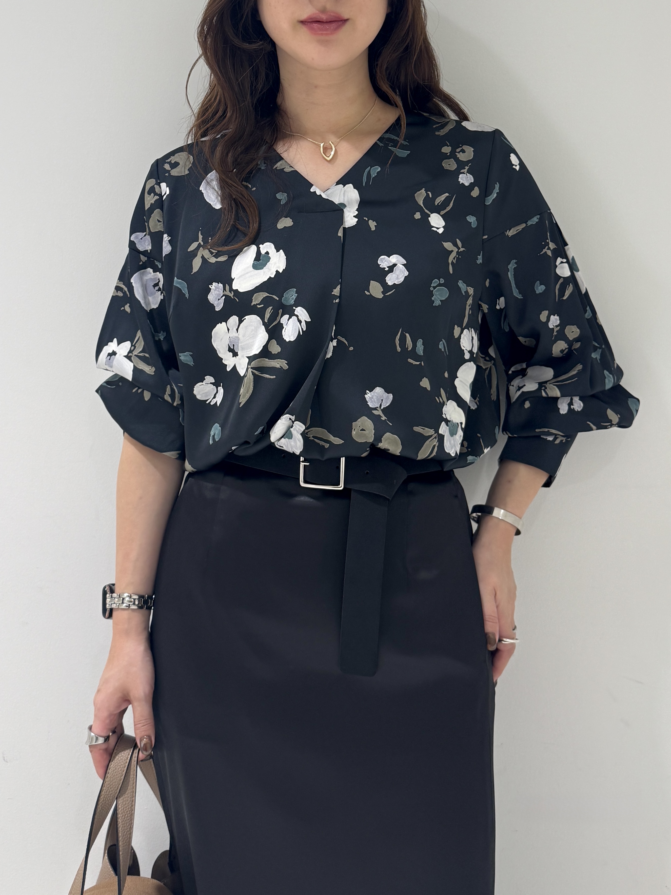 そんさんの「INDIVI｜【選べる6色／ストレッチ◎】きれいめドルマンスリーブニット」を使ったコーディネート