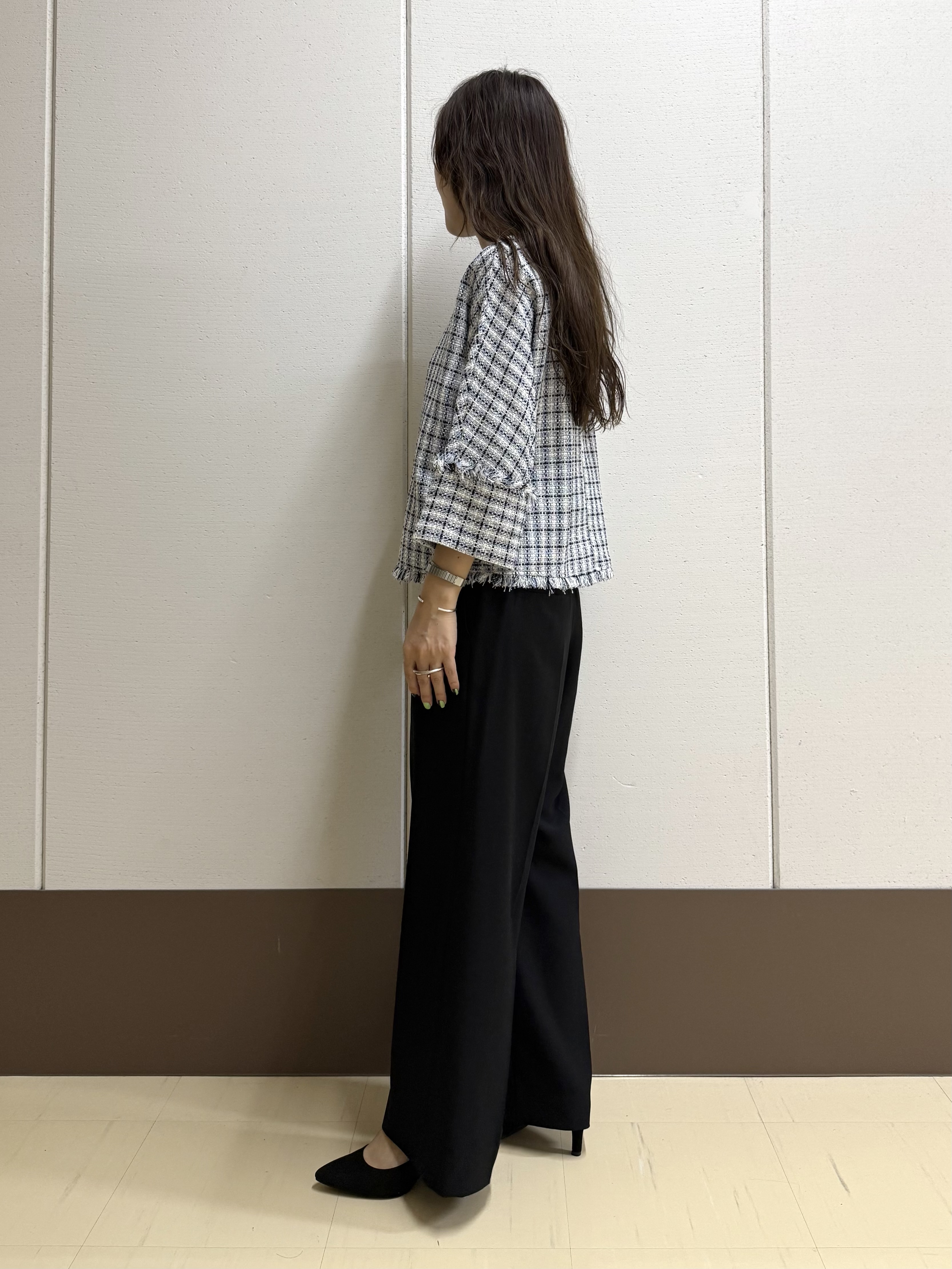 mamiさんの「INDIVI｜【華やか／1枚でサマになる】上品ツイードブラウス」を使ったコーディネート