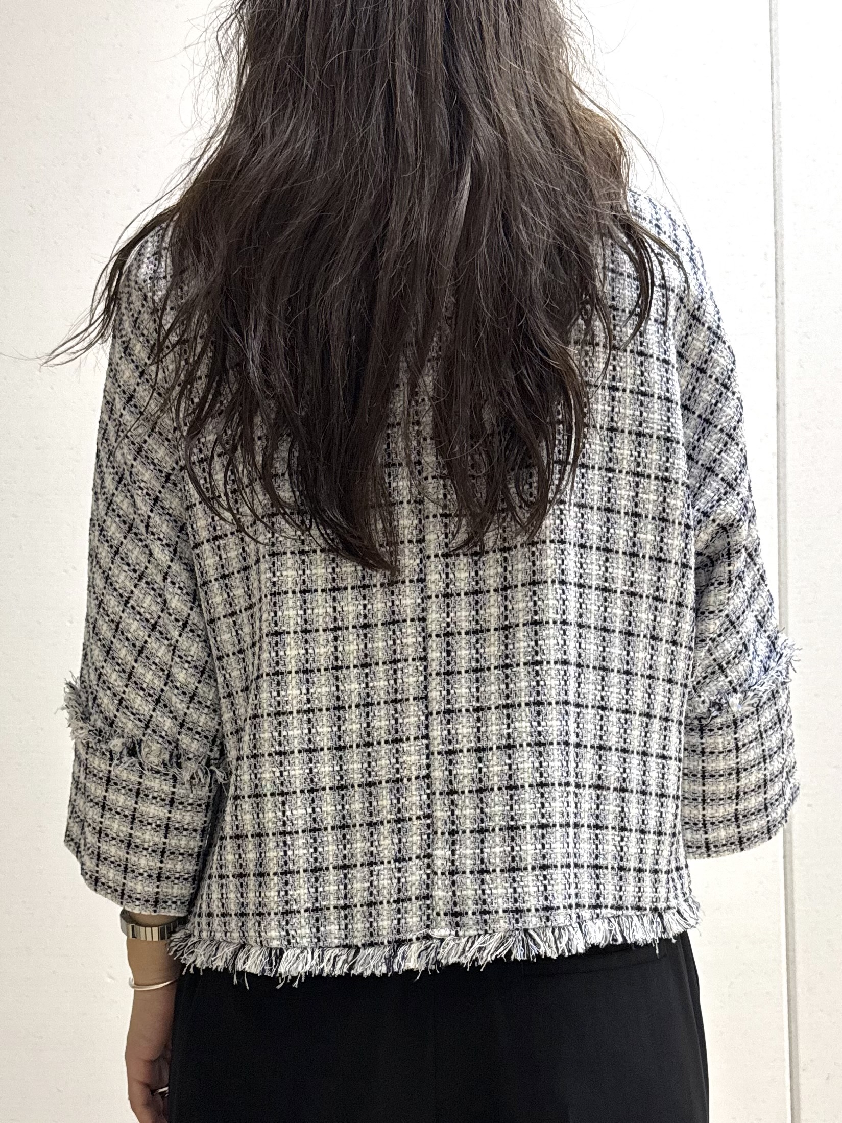 mamiさんの「INDIVI｜【華やか／1枚でサマになる】上品ツイードブラウス」を使ったコーディネート