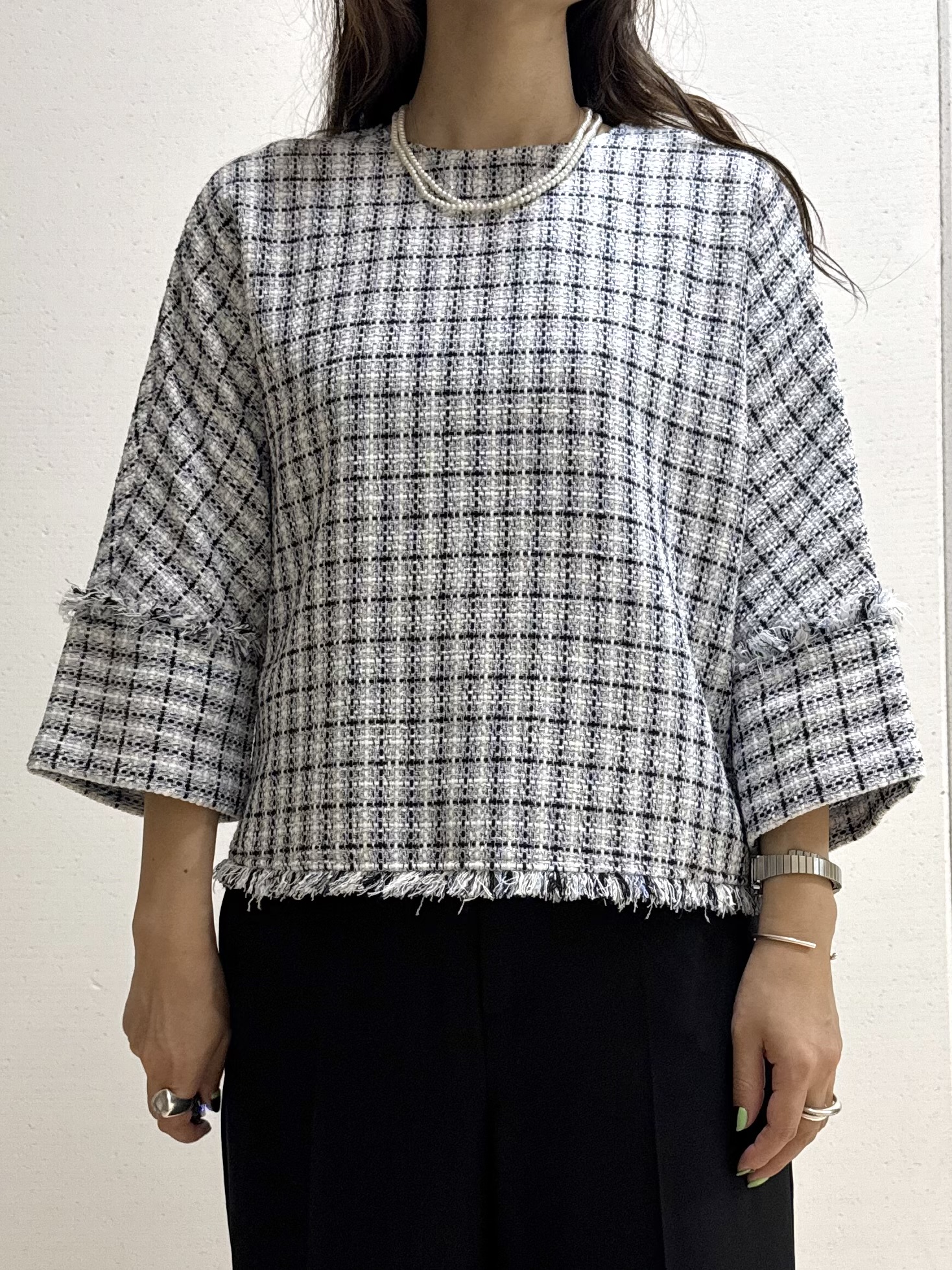mamiさんの「INDIVI｜【華やか／1枚でサマになる】上品ツイードブラウス」を使ったコーディネート