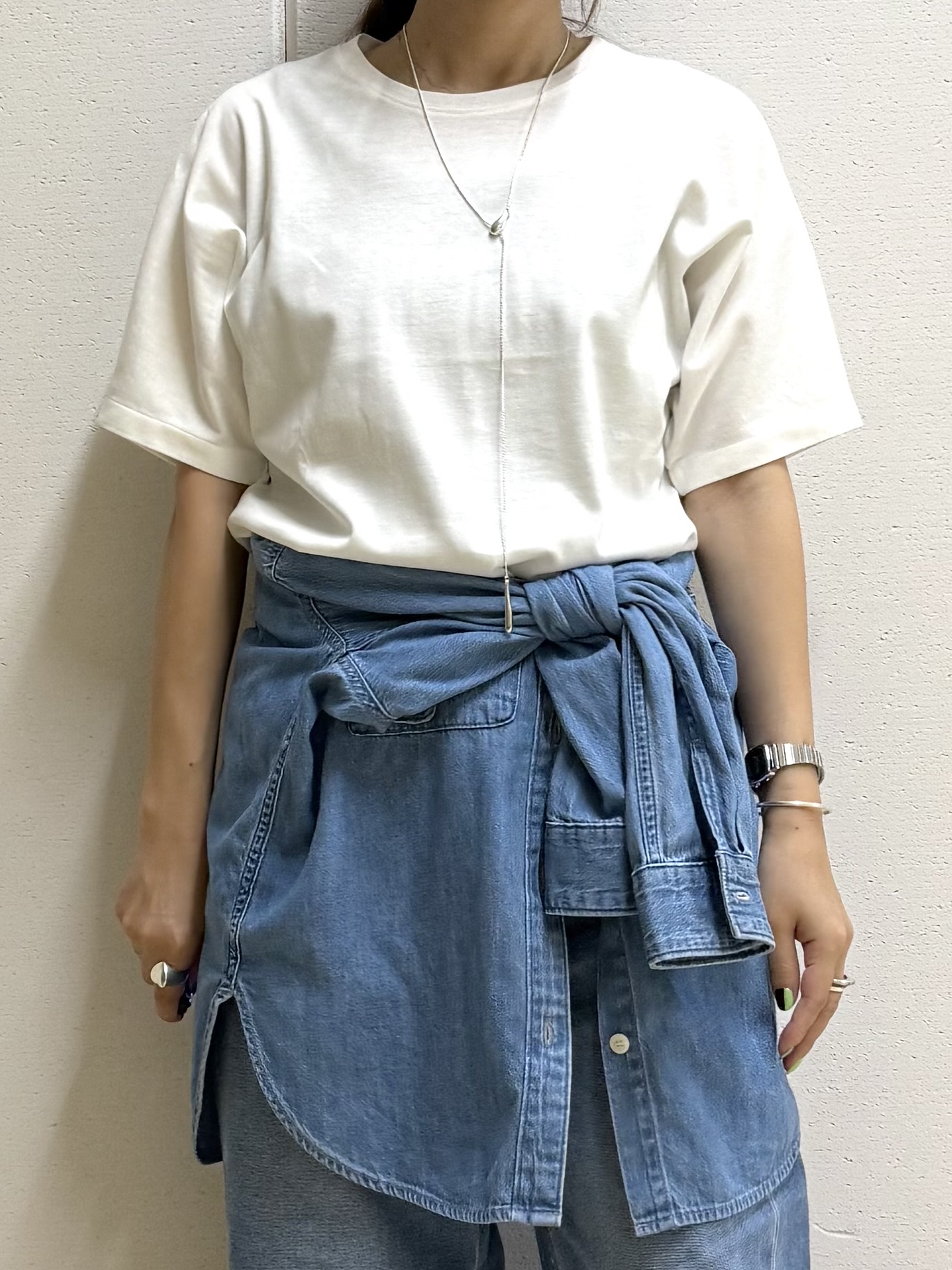 mamiさんの「INDIVI｜【新作登場！】カーブシルエットデニム」を使ったコーディネート