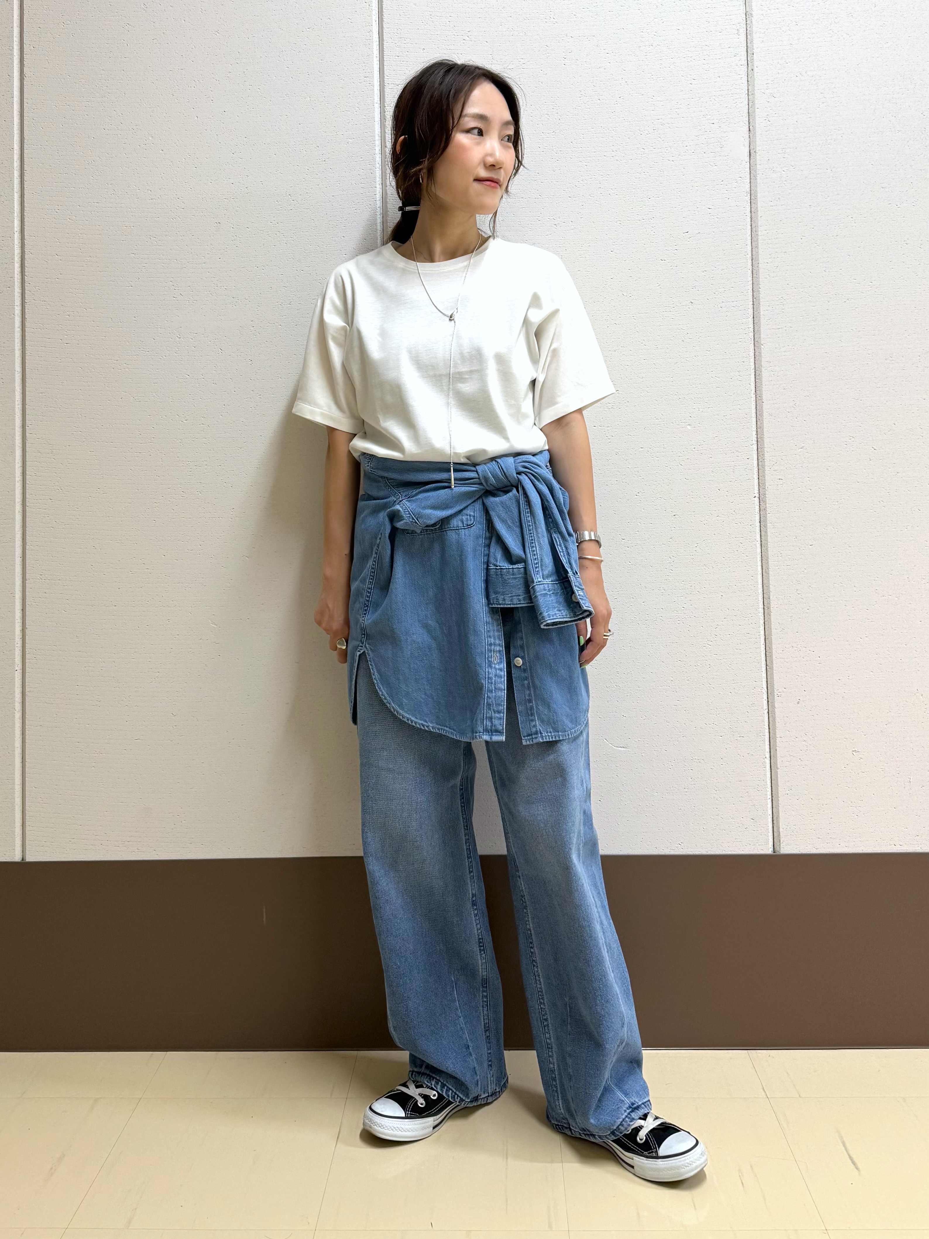 mamiさんの「INDIVI｜【新作登場！】カーブシルエットデニム」を使ったコーディネート