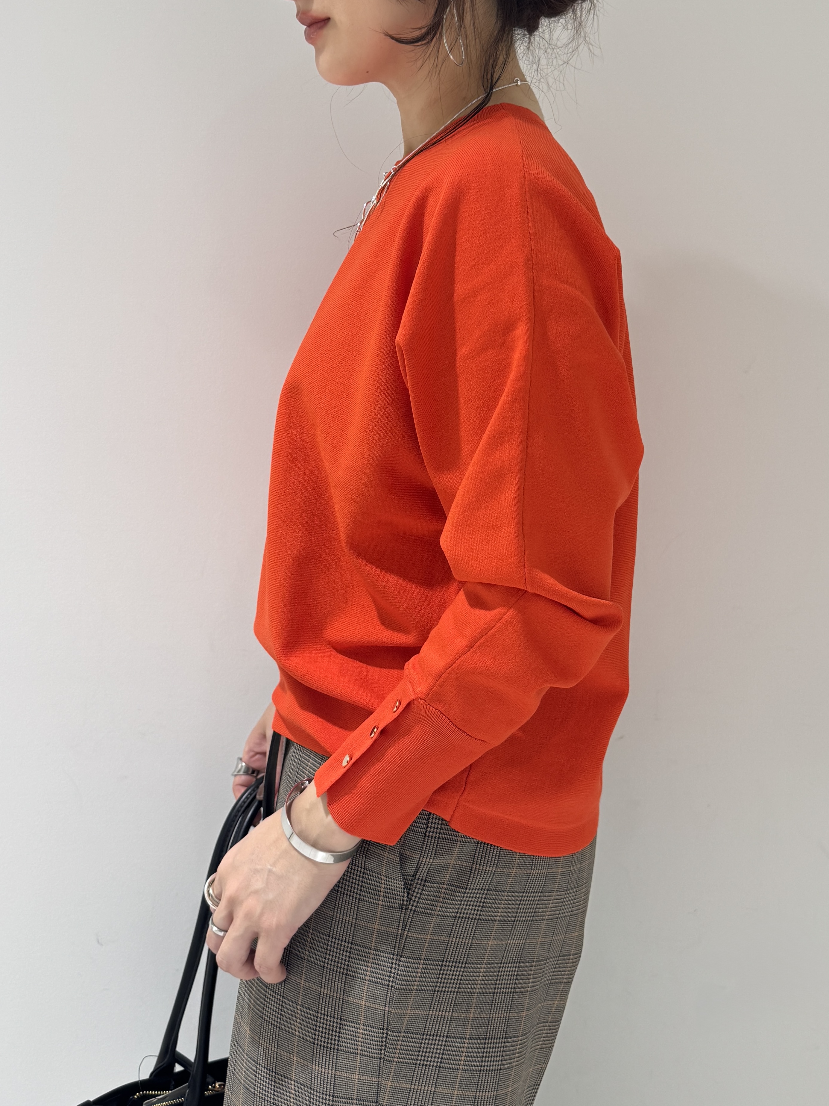 そんさんの「INDIVI｜【選べる6色／ストレッチ◎】きれいめドルマンスリーブニット」を使ったコーディネート