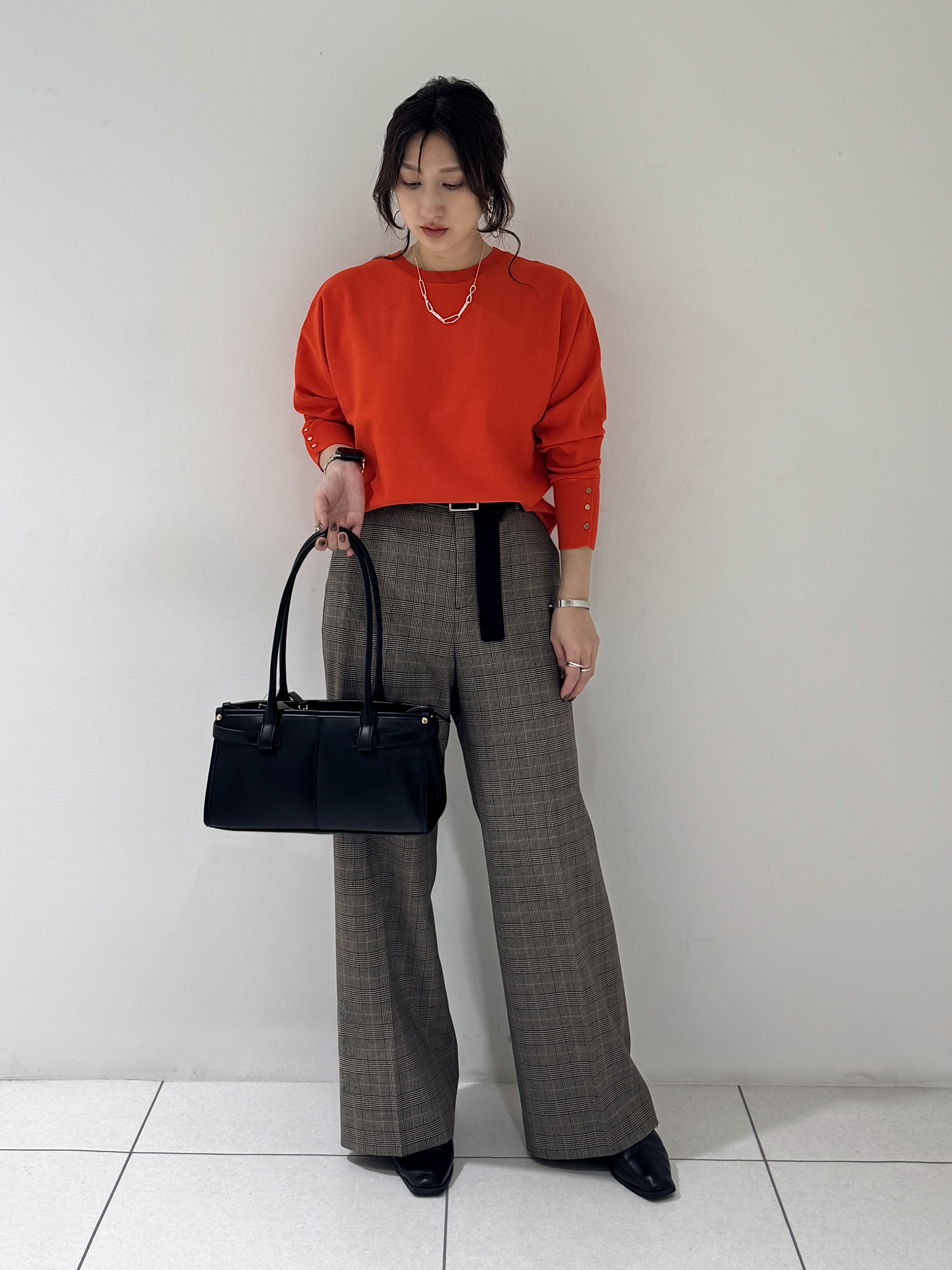 そんさんの「INDIVI｜【選べる6色／ストレッチ◎】きれいめドルマンスリーブニット」を使ったコーディネート