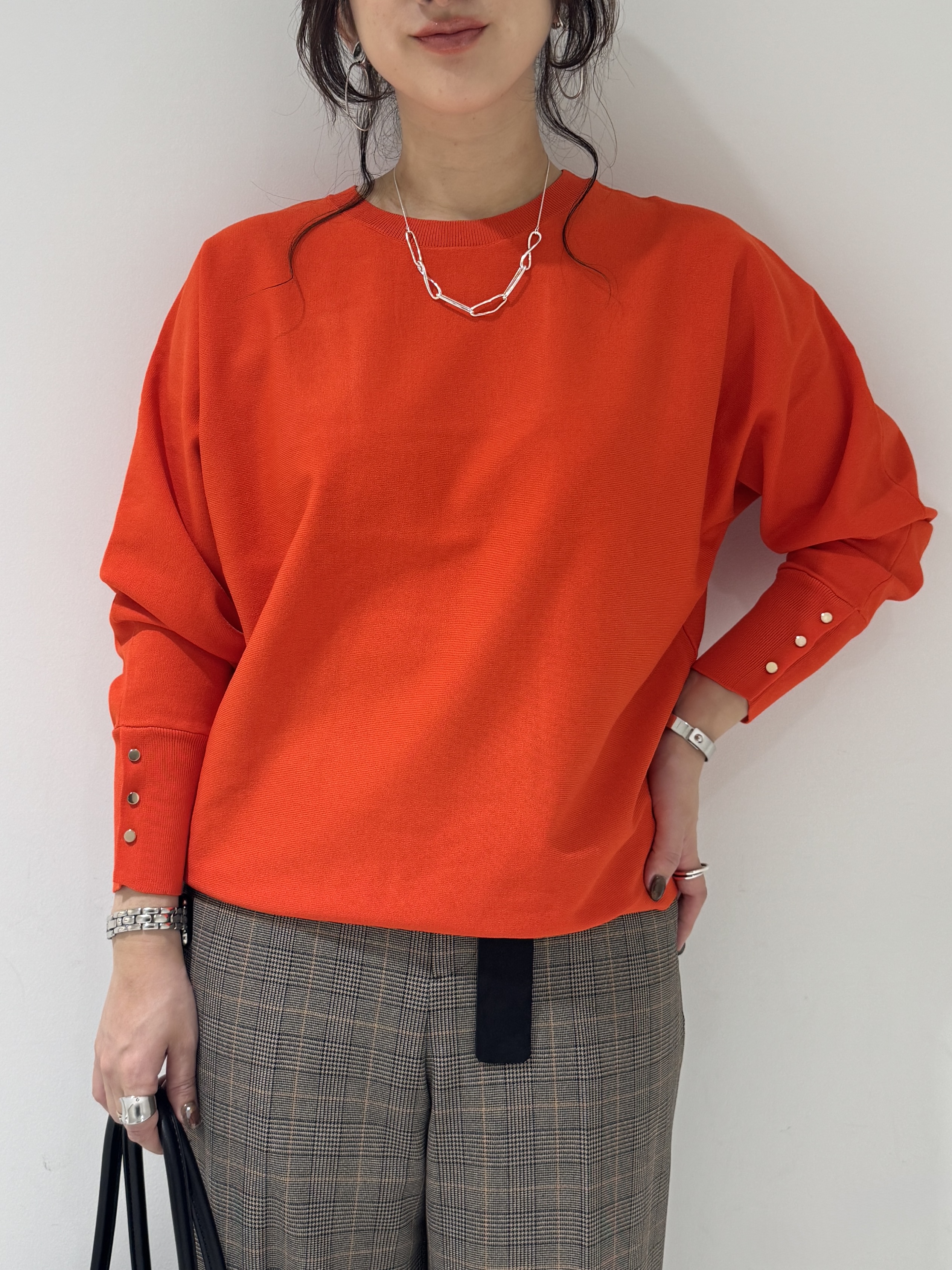 そんさんの「INDIVI｜【選べる6色／ストレッチ◎】きれいめドルマンスリーブニット」を使ったコーディネート