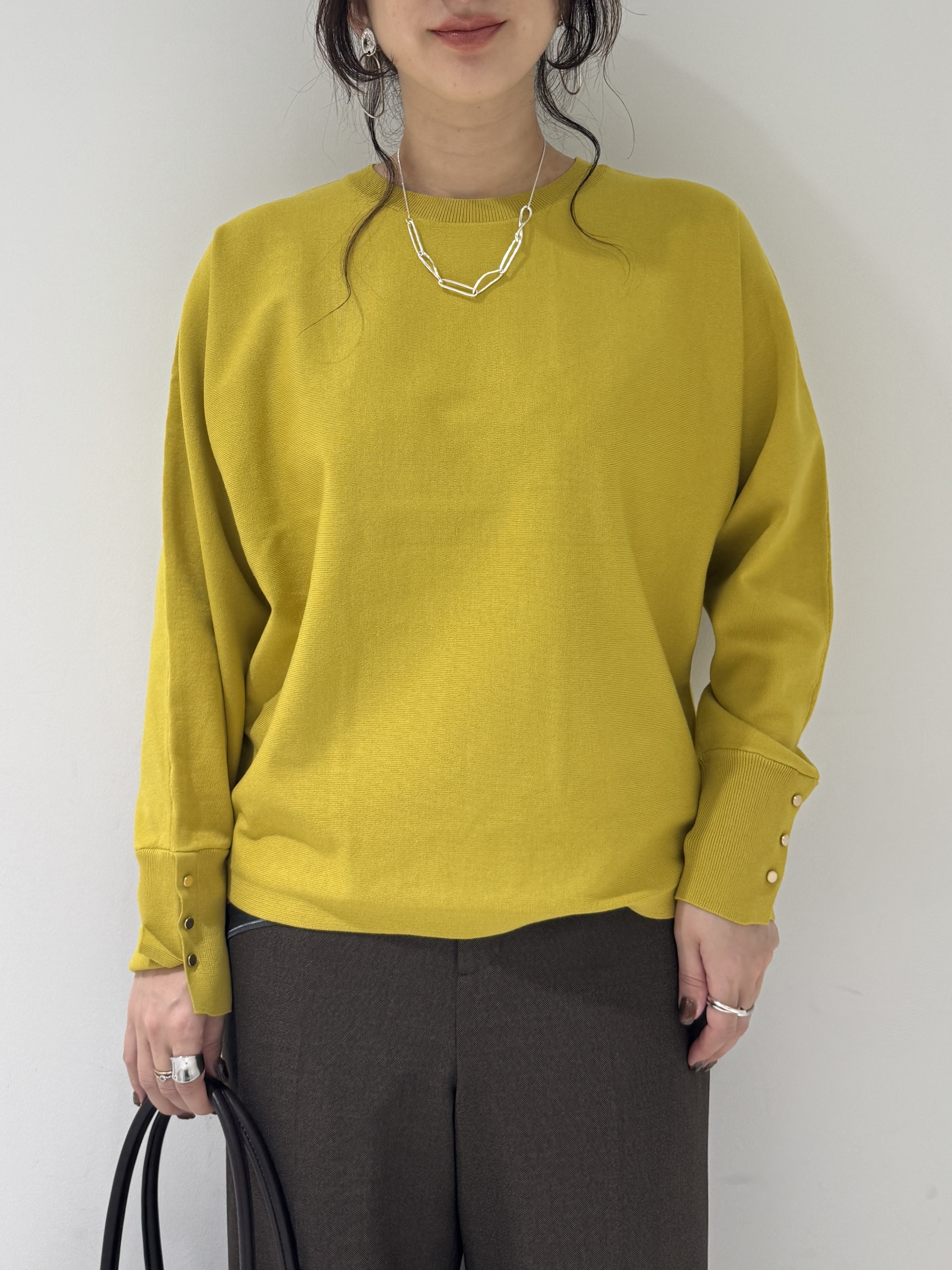 そんさんの「INDIVI｜【選べる6色／ストレッチ◎】きれいめドルマンスリーブニット」を使ったコーディネート
