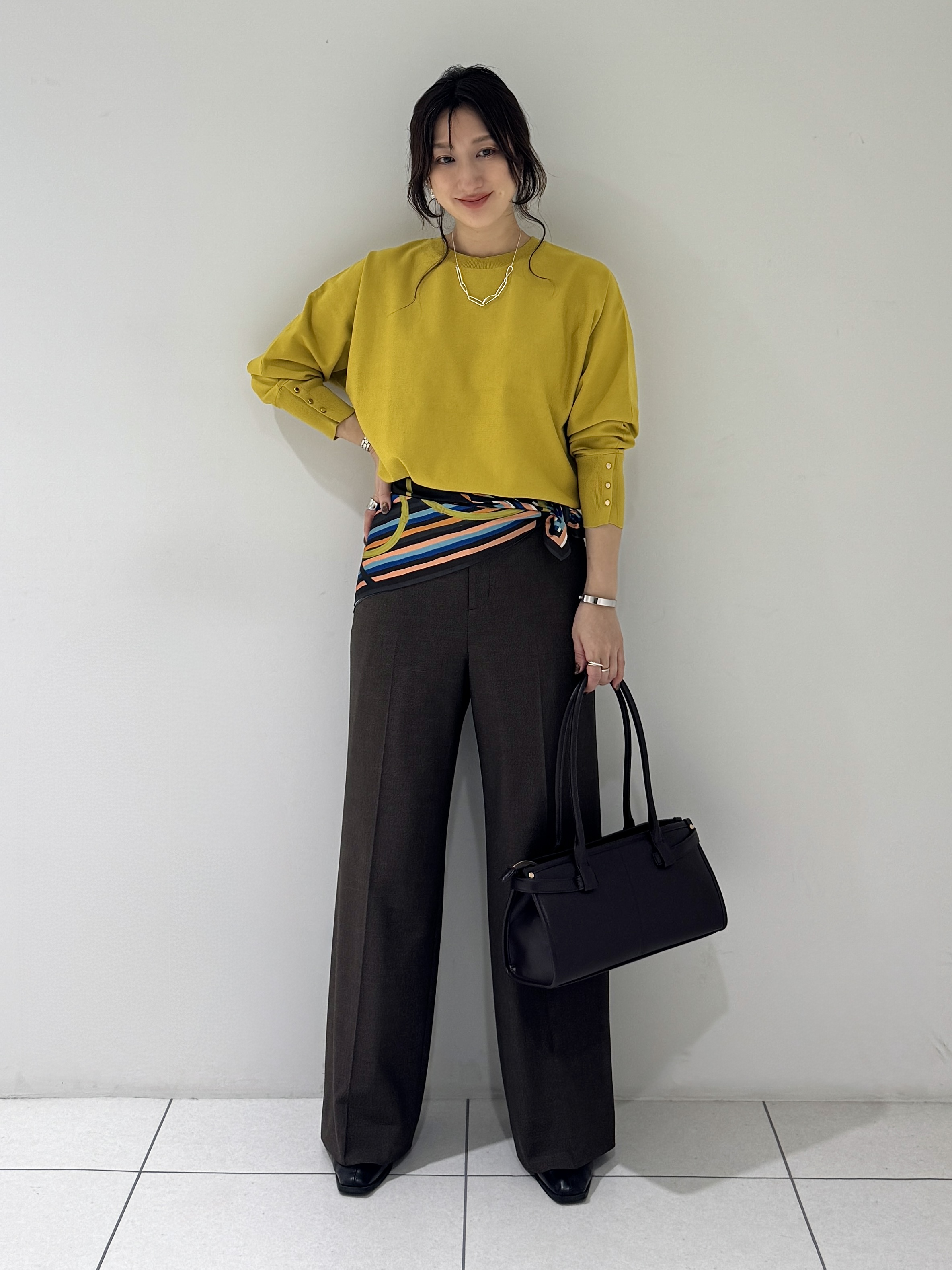 そんさんの「INDIVI｜【選べる6色／ストレッチ◎】きれいめドルマンスリーブニット」を使ったコーディネート